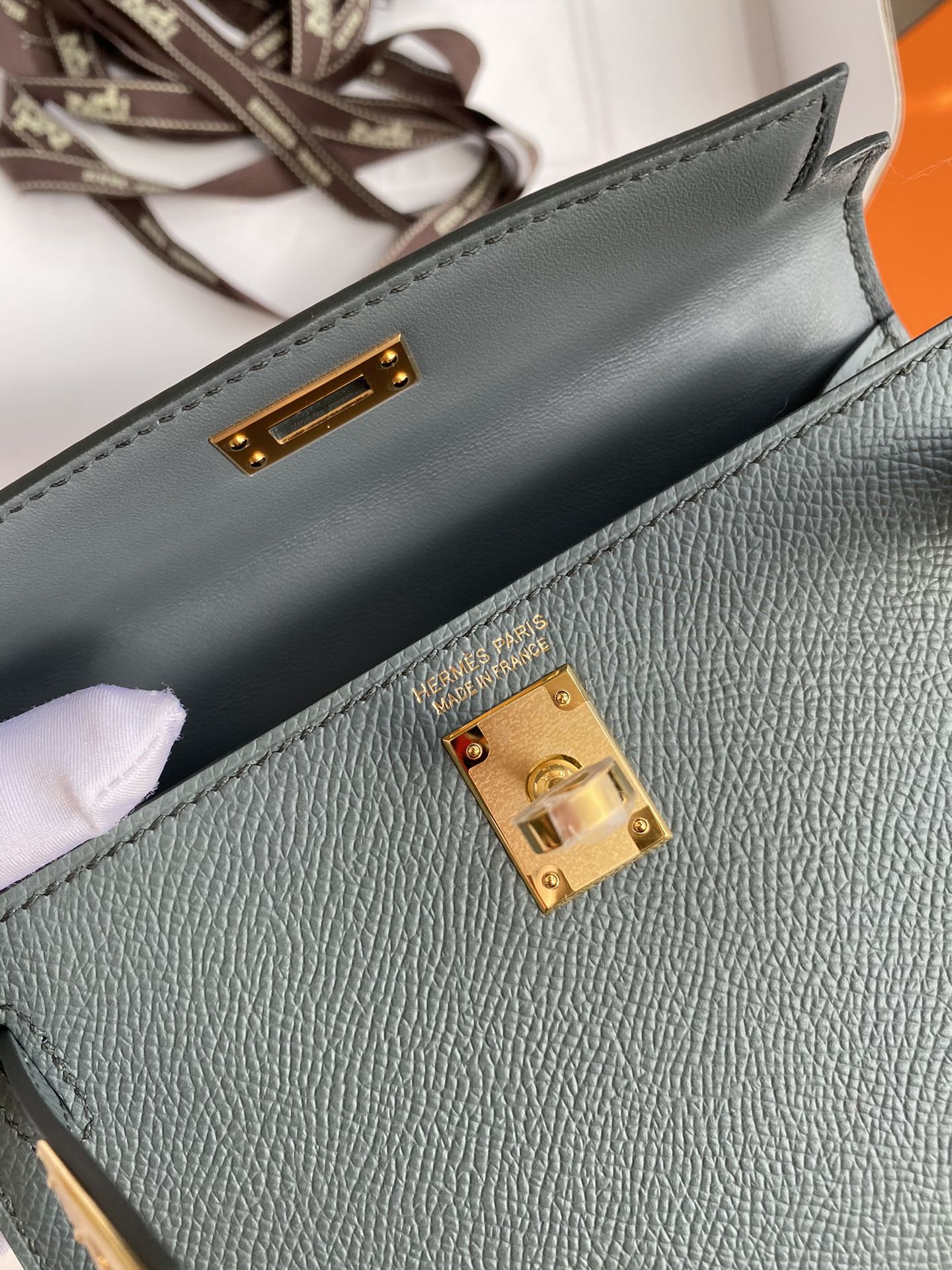 Elegant Teal Top-Handle Handbag with Gold-Tone Hardware - Luxury Style Shoulder Bag