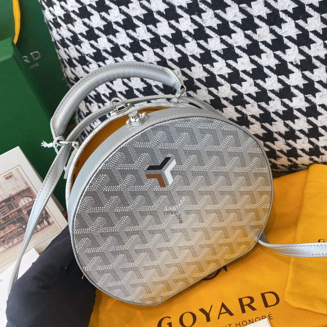 Gogy Luxury White Chevron Patterned Round Handbag with Shoulder Strap