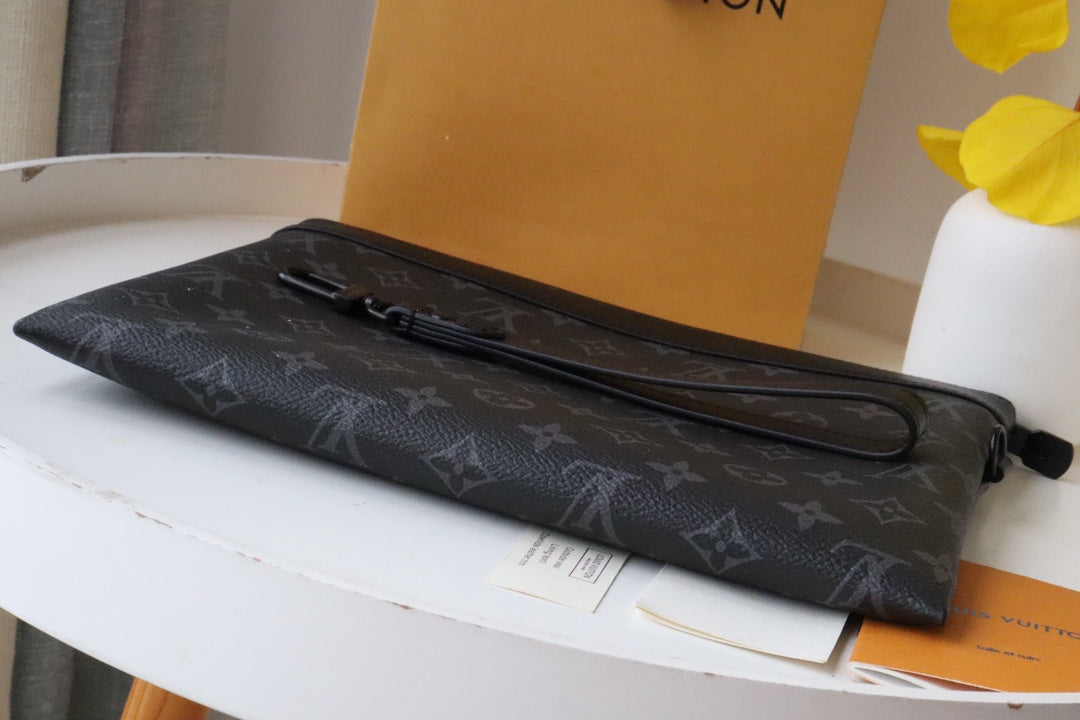 Louis Vuitton Luxury Black Monogram Canvas Zipper Clutch Bag with Wrist Strap