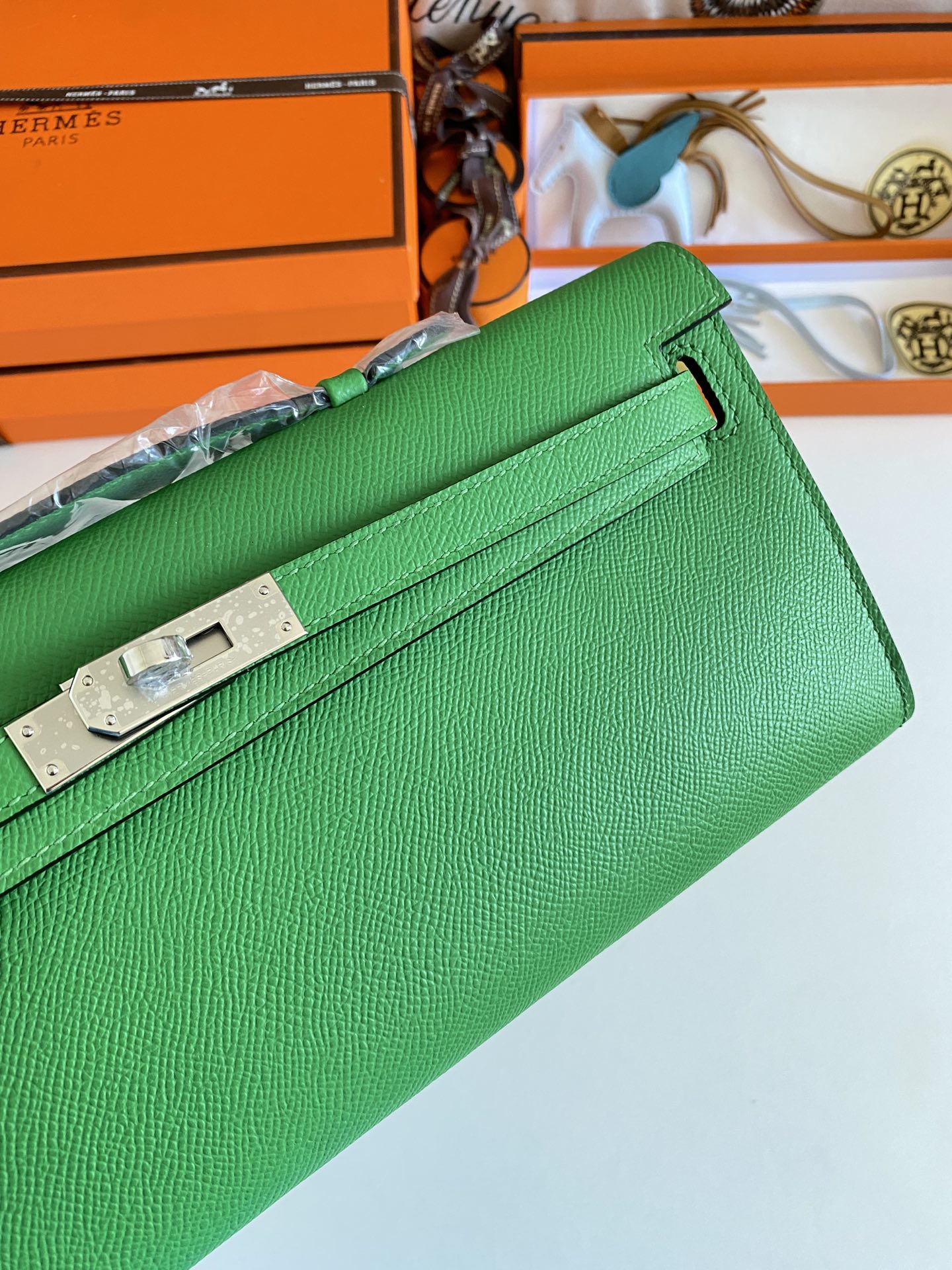 Hermès Kelly Cut Clutch Bag in Vibrant Green Leather with Silver Hardware
