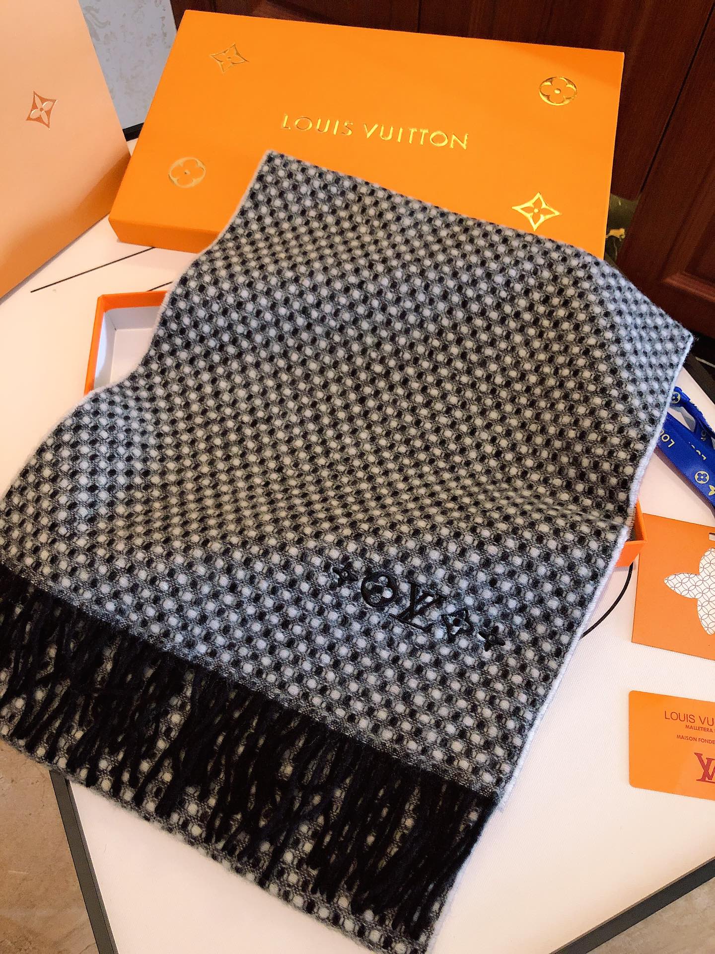 Men's Checkerboard Pattern Knit Scarf with Fringes - Black and Grey Winter Neckwear