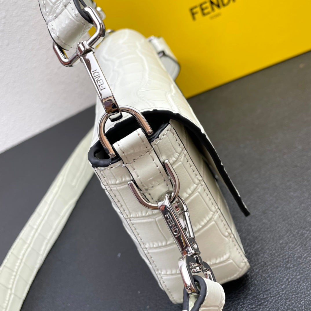 Fendi Baguette White Textured Leather Shoulder Bag - 26x5x15cm
