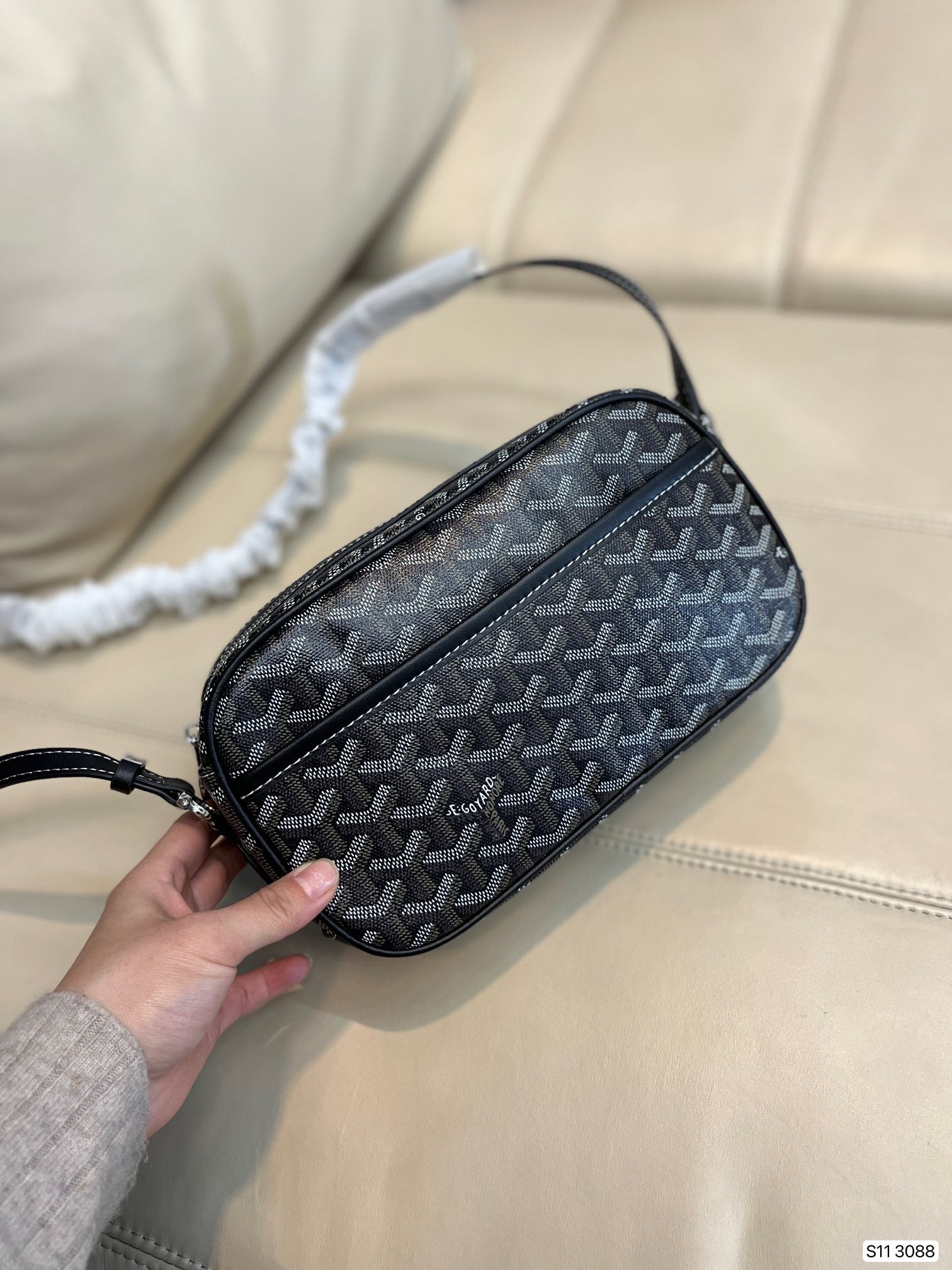 Gogy Classic Chevron Pattern Leather Camera Crossbody Bag with Shoulder Strap