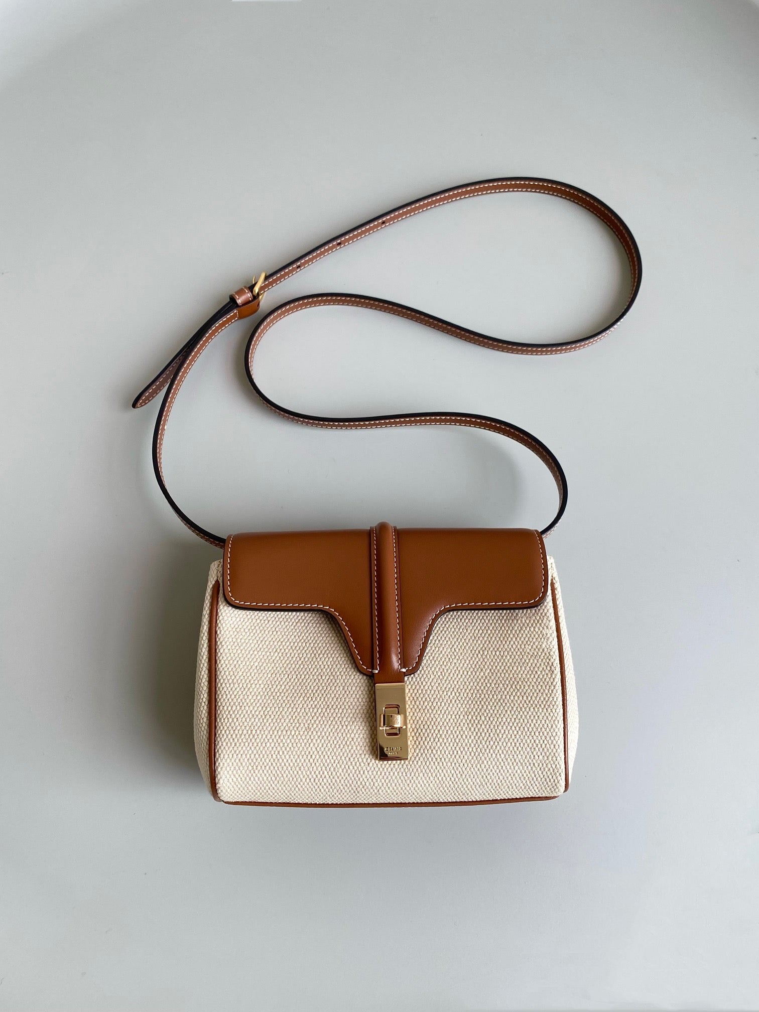 Elegant Two-Tone Canvas and Leather Crossbody Shoulder Bag with Gold Hardware