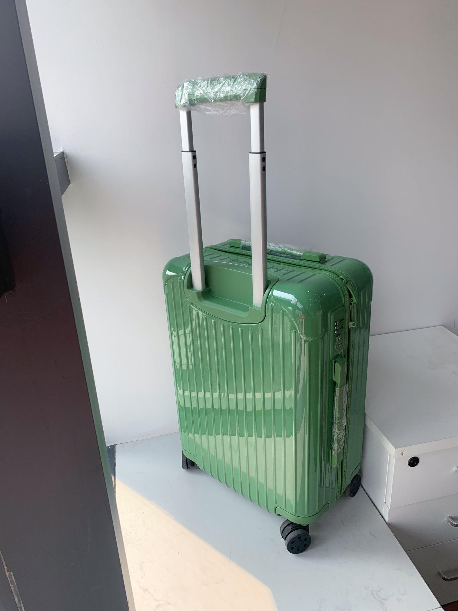 Modern Olive Green Ribbed Hardside Spinner Luggage