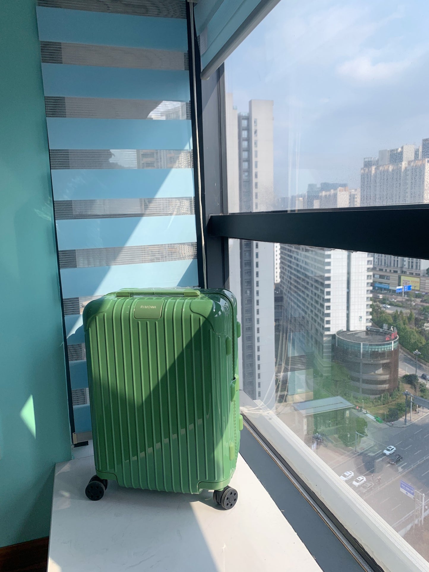 Modern Olive Green Ribbed Hardside Spinner Luggage