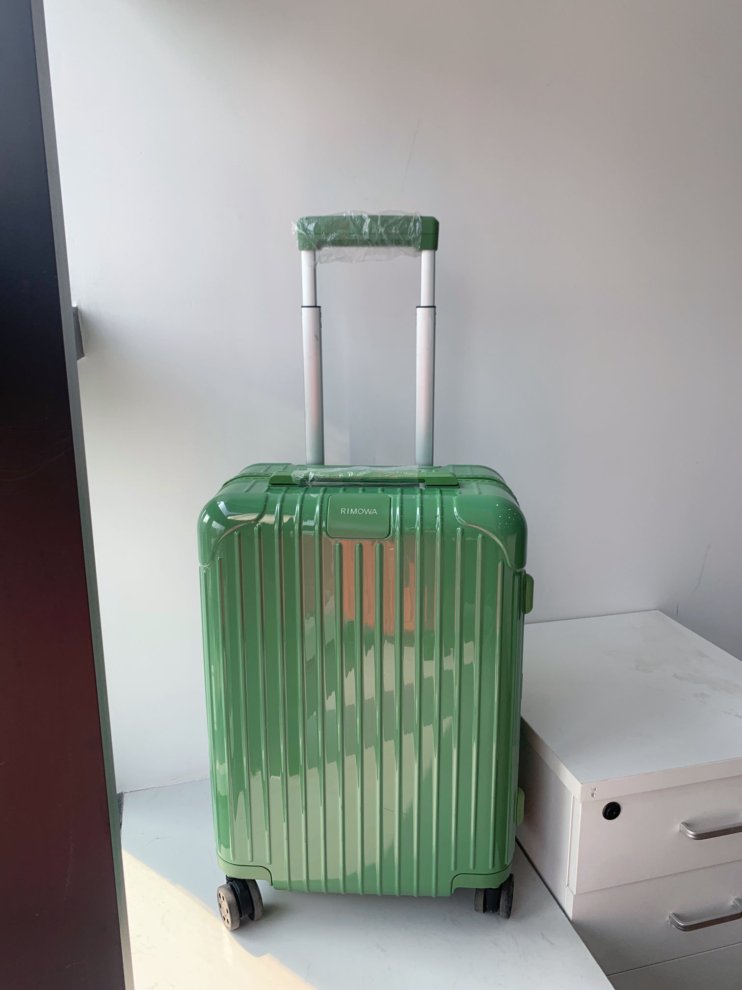 Modern Olive Green Ribbed Hardside Spinner Luggage