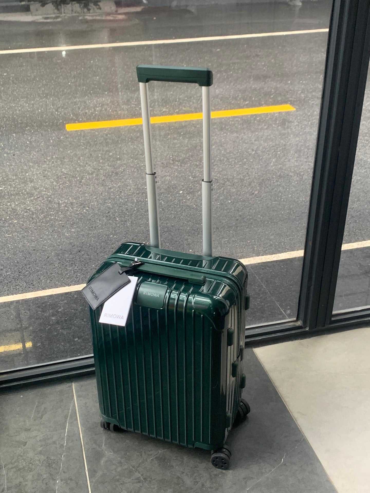 Modern Dark Green Ribbed Hard Shell Spinner Luggage Suitcase