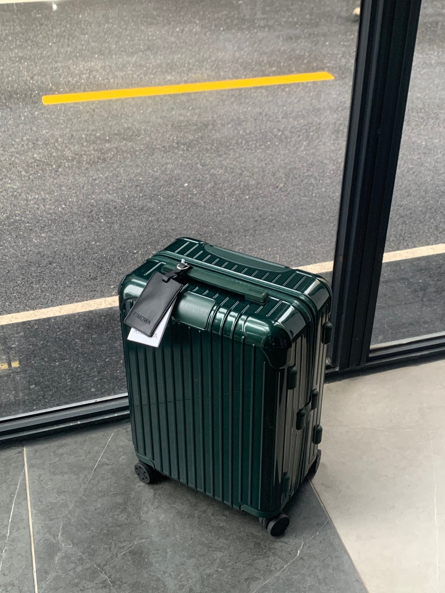 Modern Dark Green Ribbed Hard Shell Spinner Luggage Suitcase