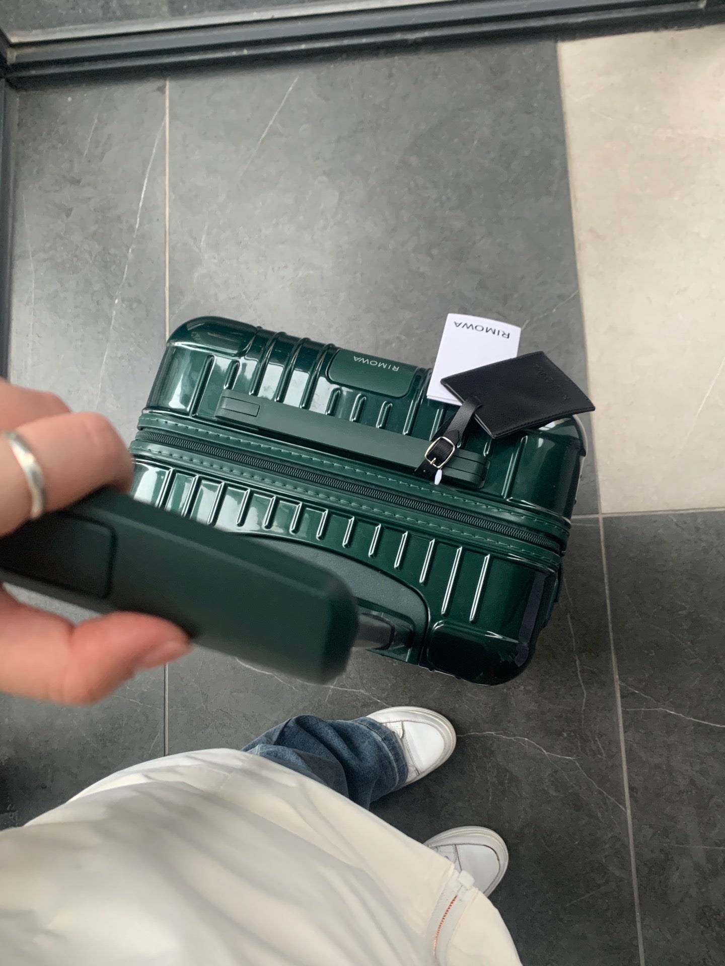 Modern Dark Green Ribbed Hard Shell Spinner Luggage Suitcase