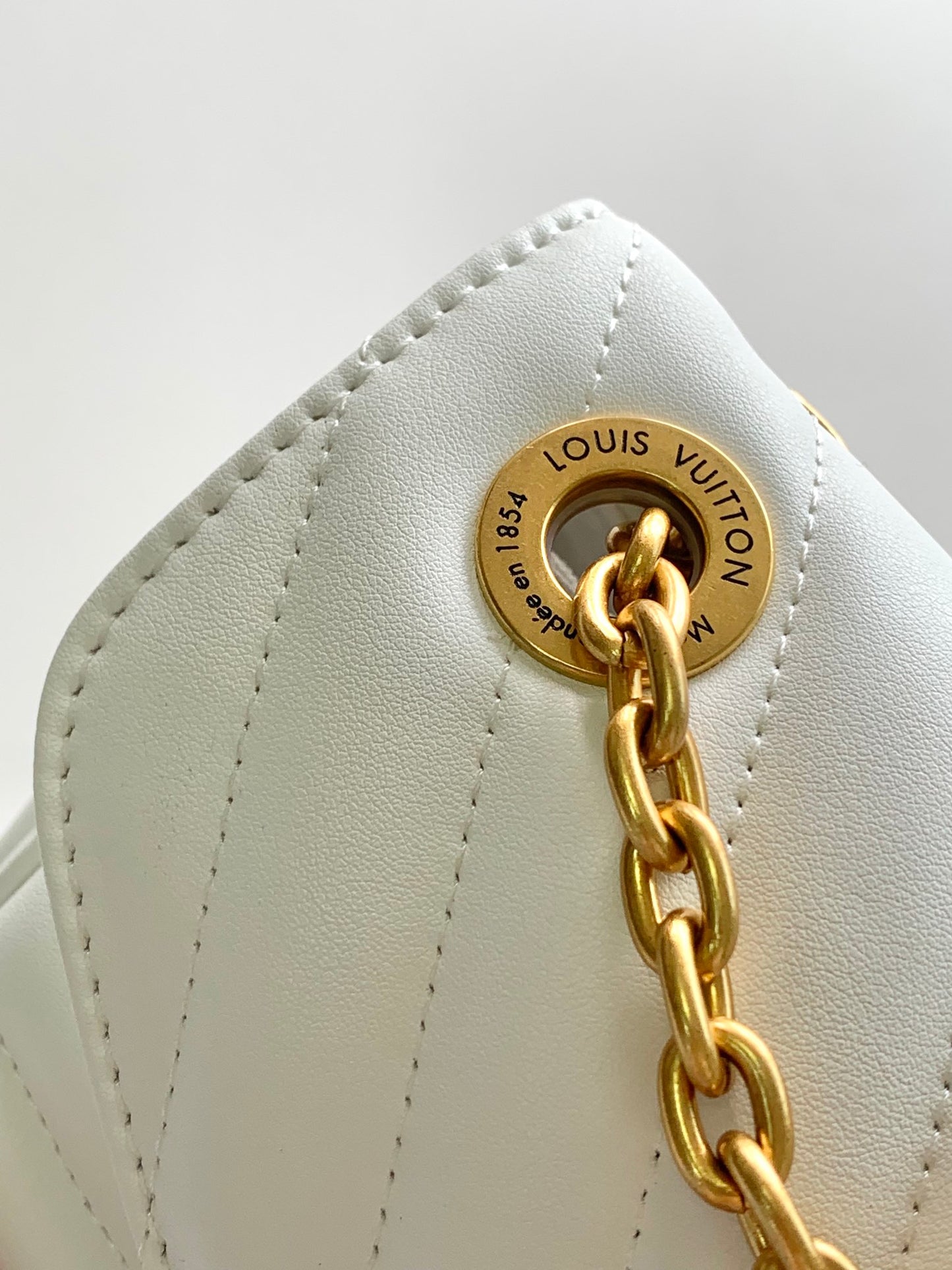 Louis Vuitton Elegant White Chevron Quilted Leather Handbag with Gold Chain