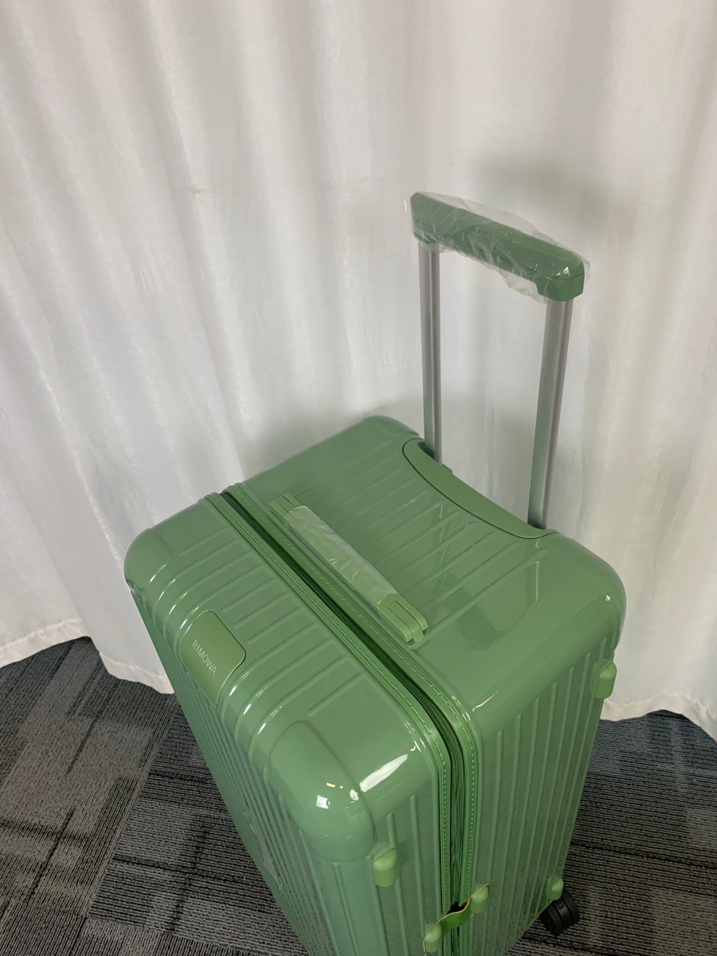 Sage Green Ribbed Hard Shell Spinner Suitcase Travel Trunk