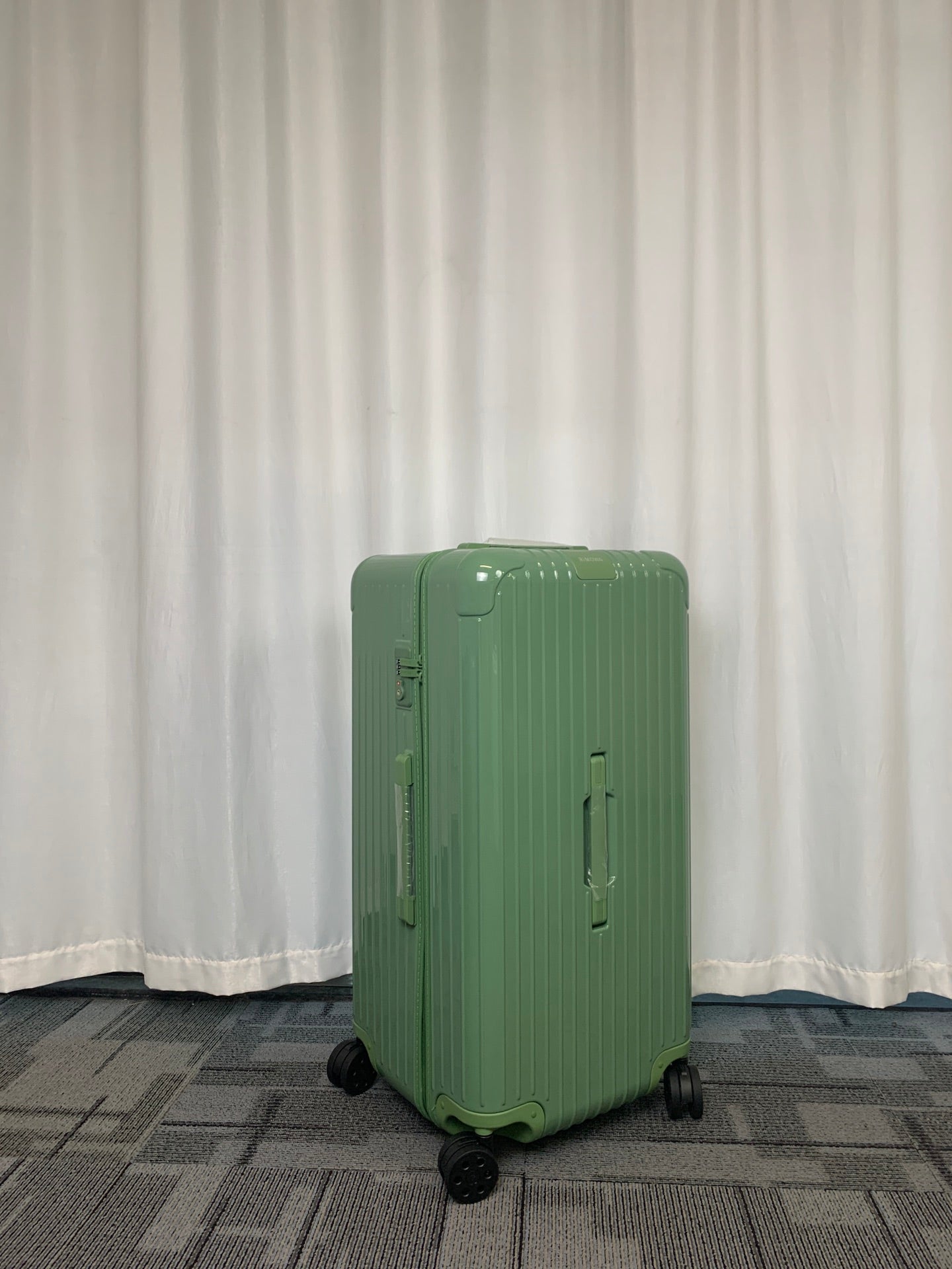 Sage Green Ribbed Hard Shell Spinner Suitcase Travel Trunk