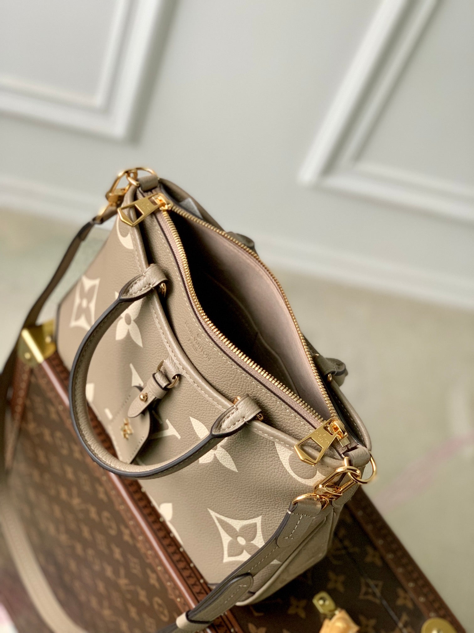 Louis Vuitton Elegant Beige Monogram Pattern Leather Handbag with Top Handle