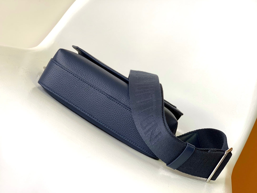 Louis Vuitton Men's Aero Messenger Crossbody Bag - Navy Blue Taurillon Leather