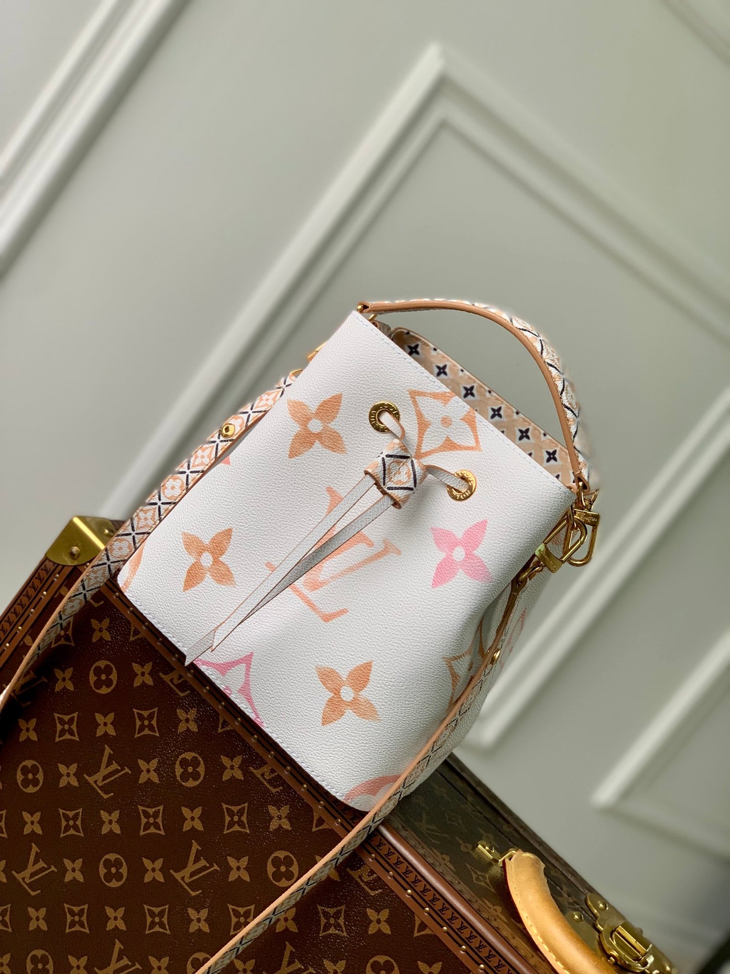 Louis Vuitton NéoNoé BB Bucket Bag - White &amp; Pink Gradient Monogram Canvas
