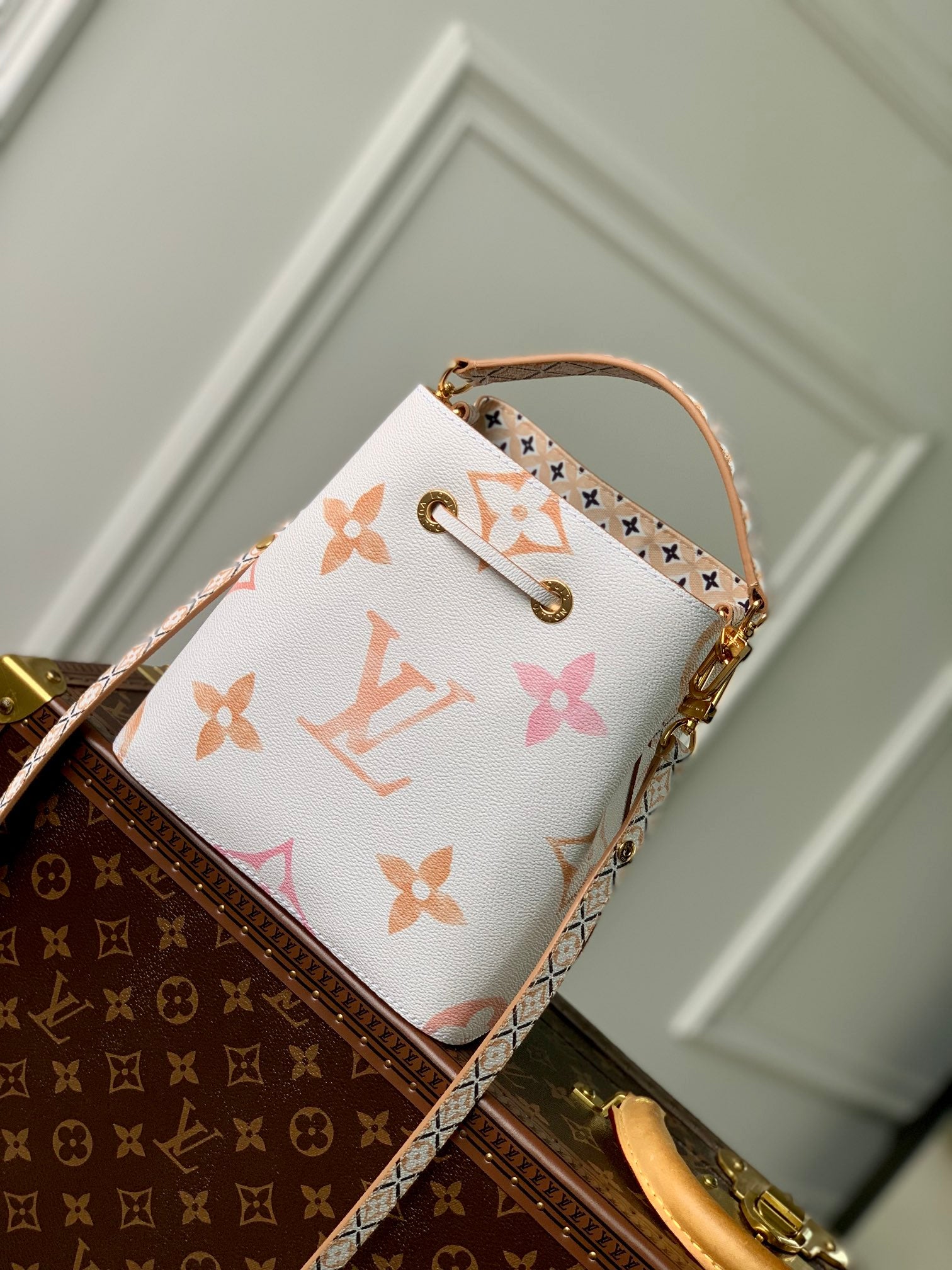 Louis Vuitton White Leather Drawstring Bucket Bag with Pastel Geometric Print