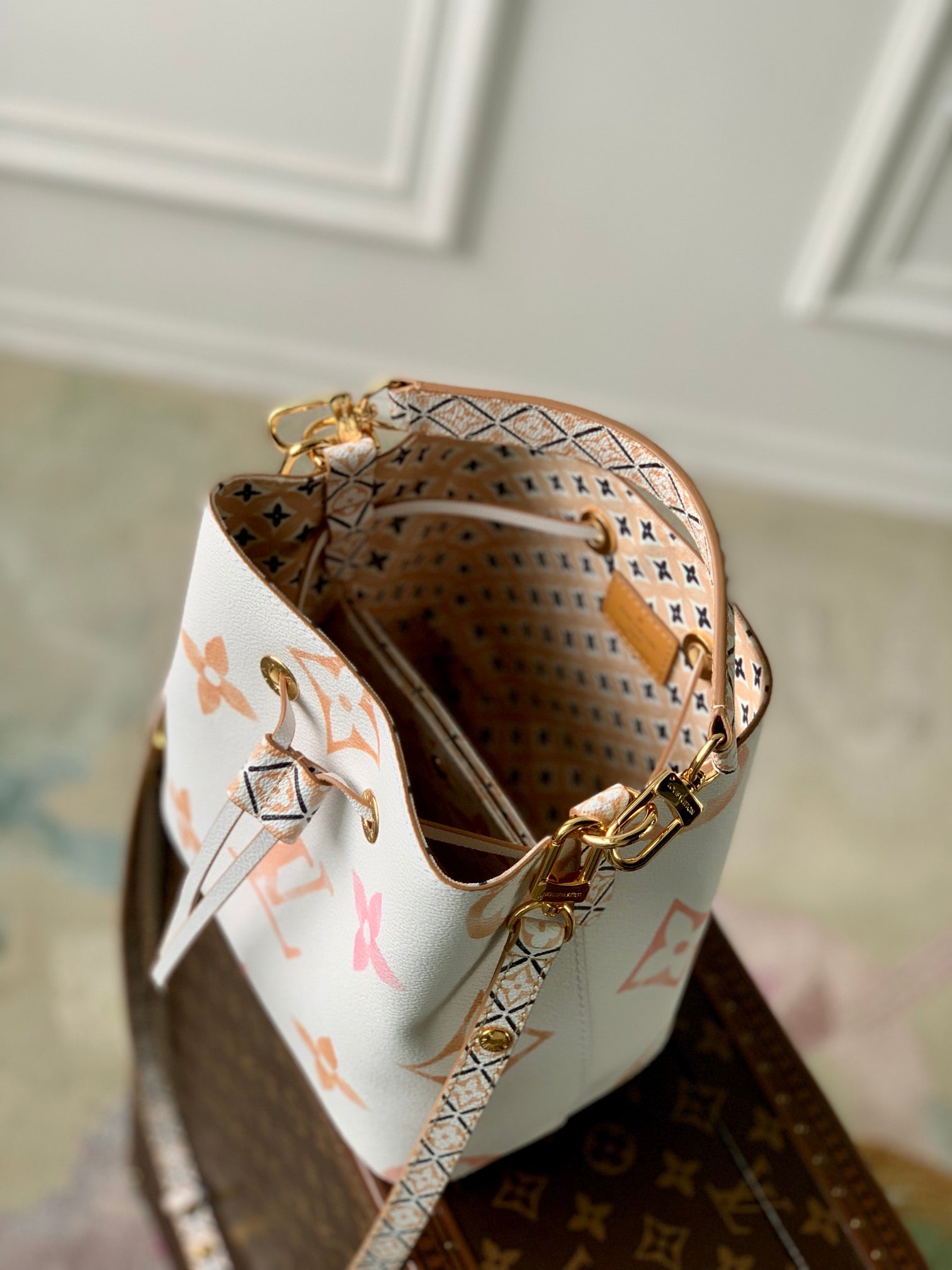 Louis Vuitton White Leather Drawstring Bucket Bag with Pastel Geometric Print