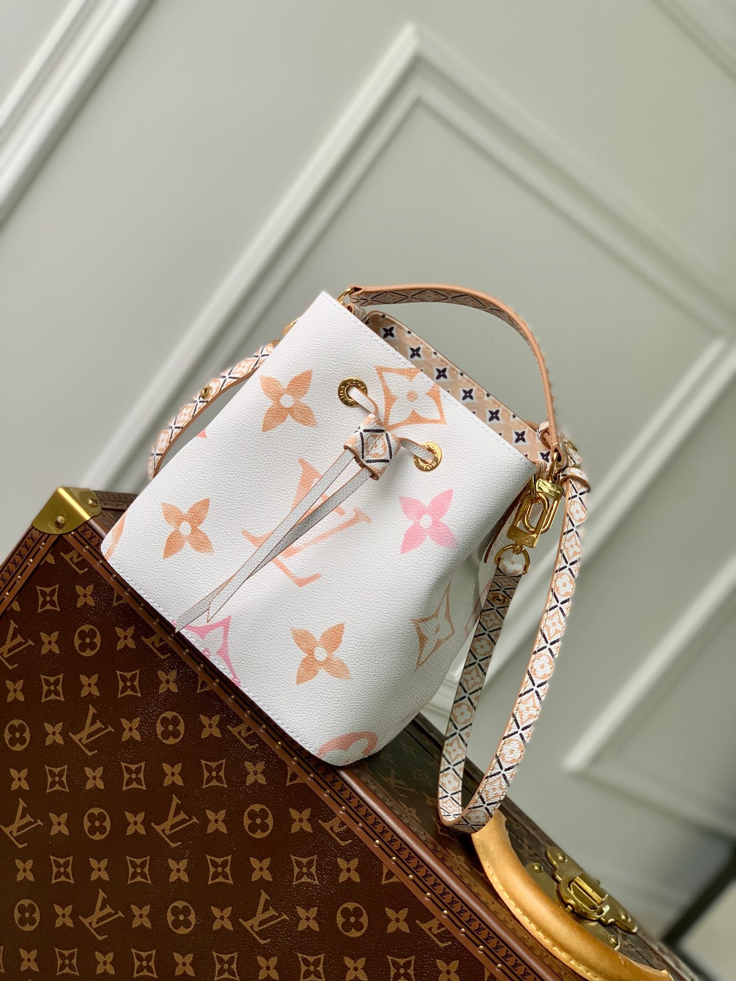 Louis Vuitton NéoNoé BB Bucket Bag - White & Pink Gradient Monogram Canvas
