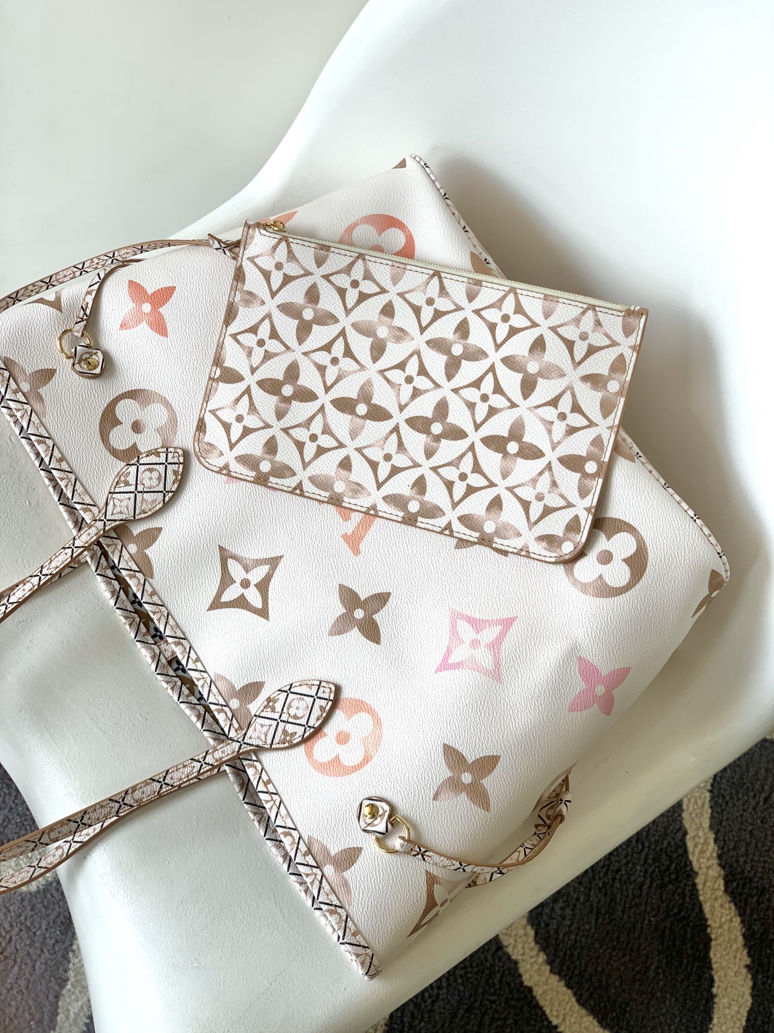 Louis Vuitton Neverfull MM Monogram Tote Bag - White/Pink Gradient