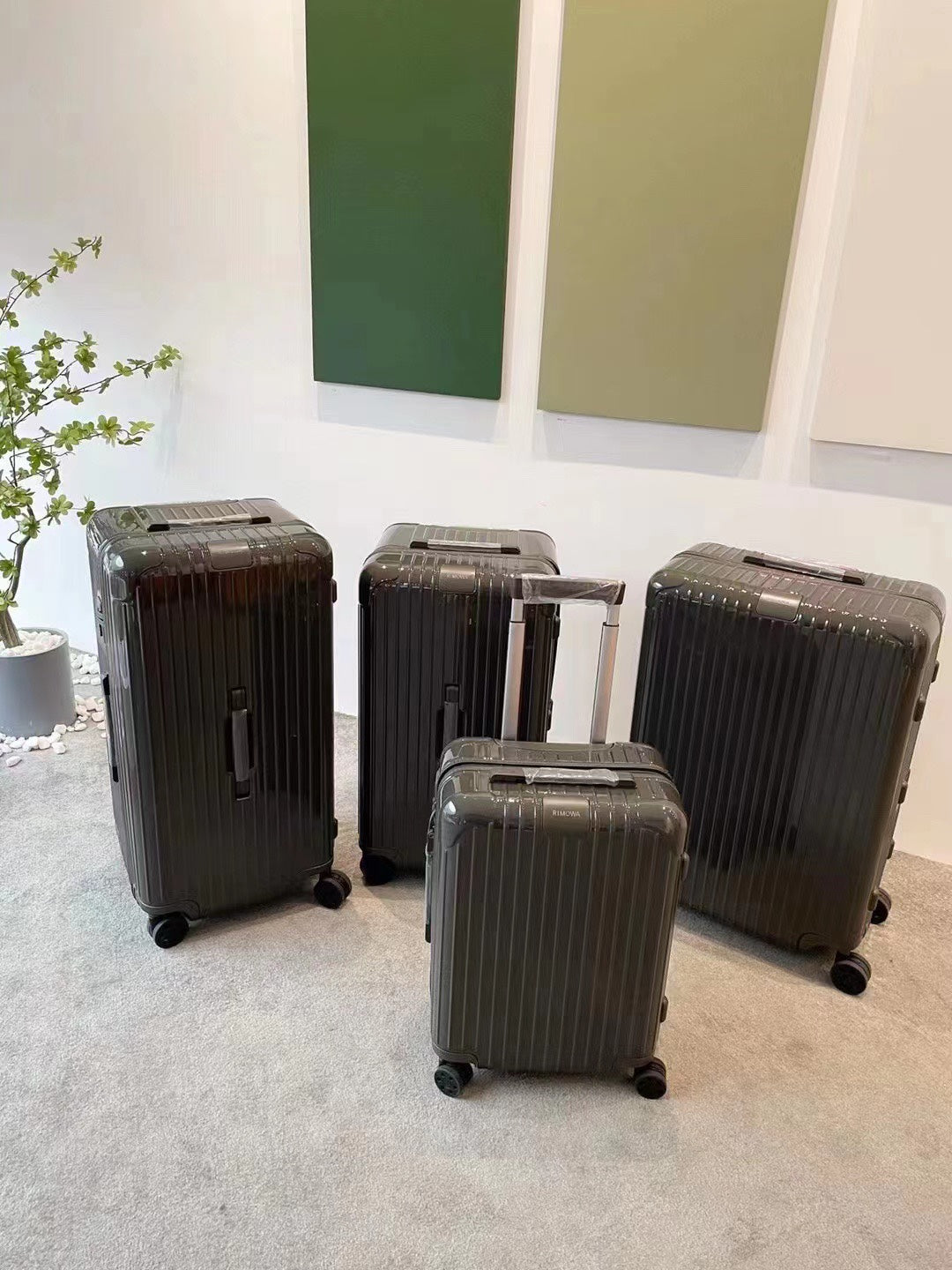 Modern Charcoal Gray Grooved Hardshell Spinner Luggage Set