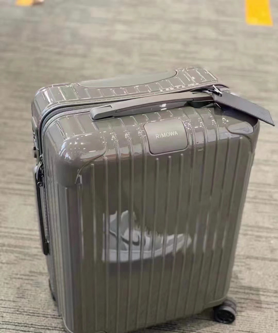 Sleek Olive Green Hardshell Spinner Suitcase Travel Luggage