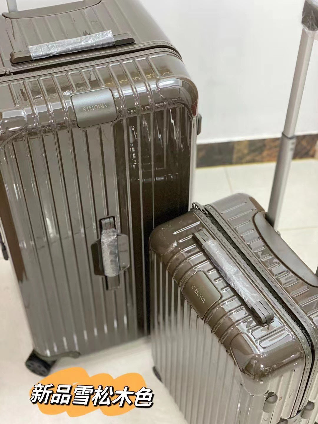 Glossy Ribbed Hardside Spinner Luggage Set in Olive Green