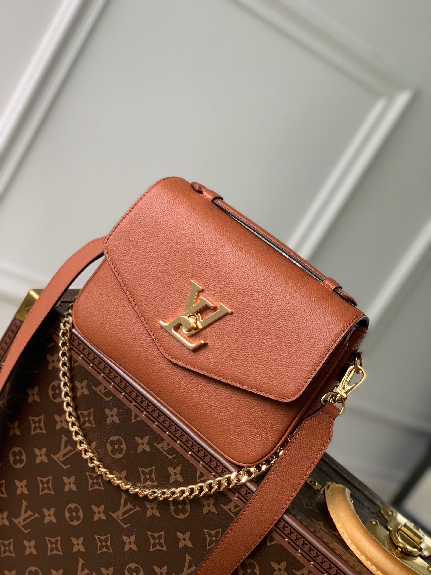 Louis Vuitton Elegant Brown Leather Shoulder Crossbody Bag with Gold Chain