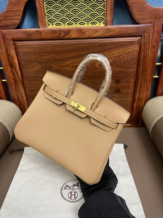 Classic Tan Leather Handbag with Gold Hardware - Elegant Top Handle Tote