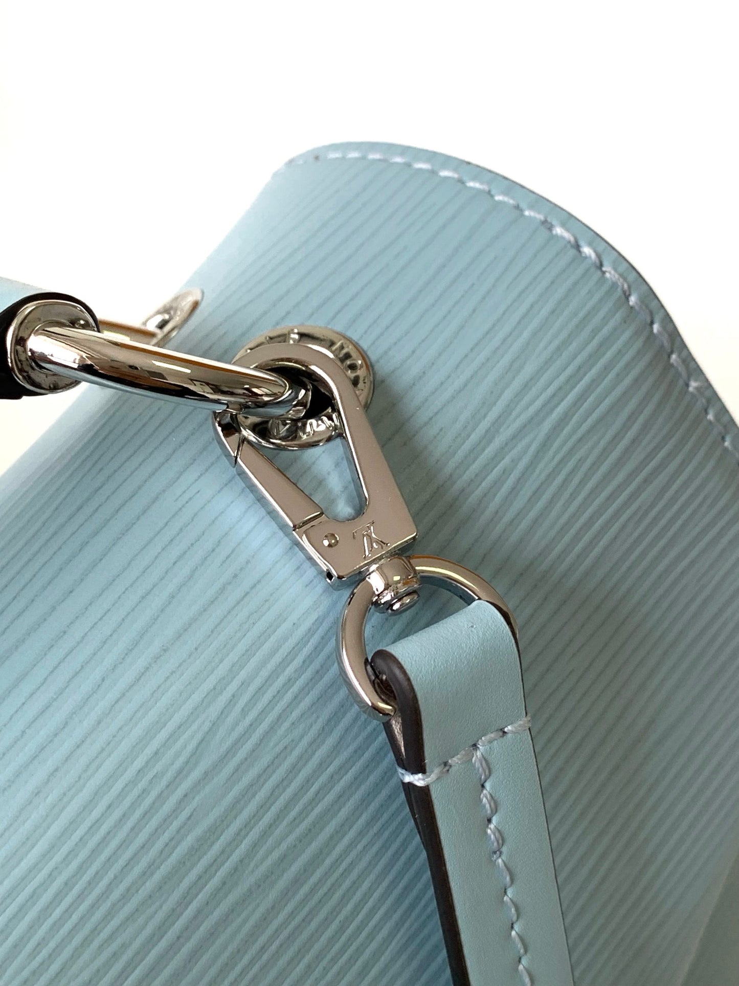 Louis Vuitton Cléry Epi Leather Handbag - Light Blue