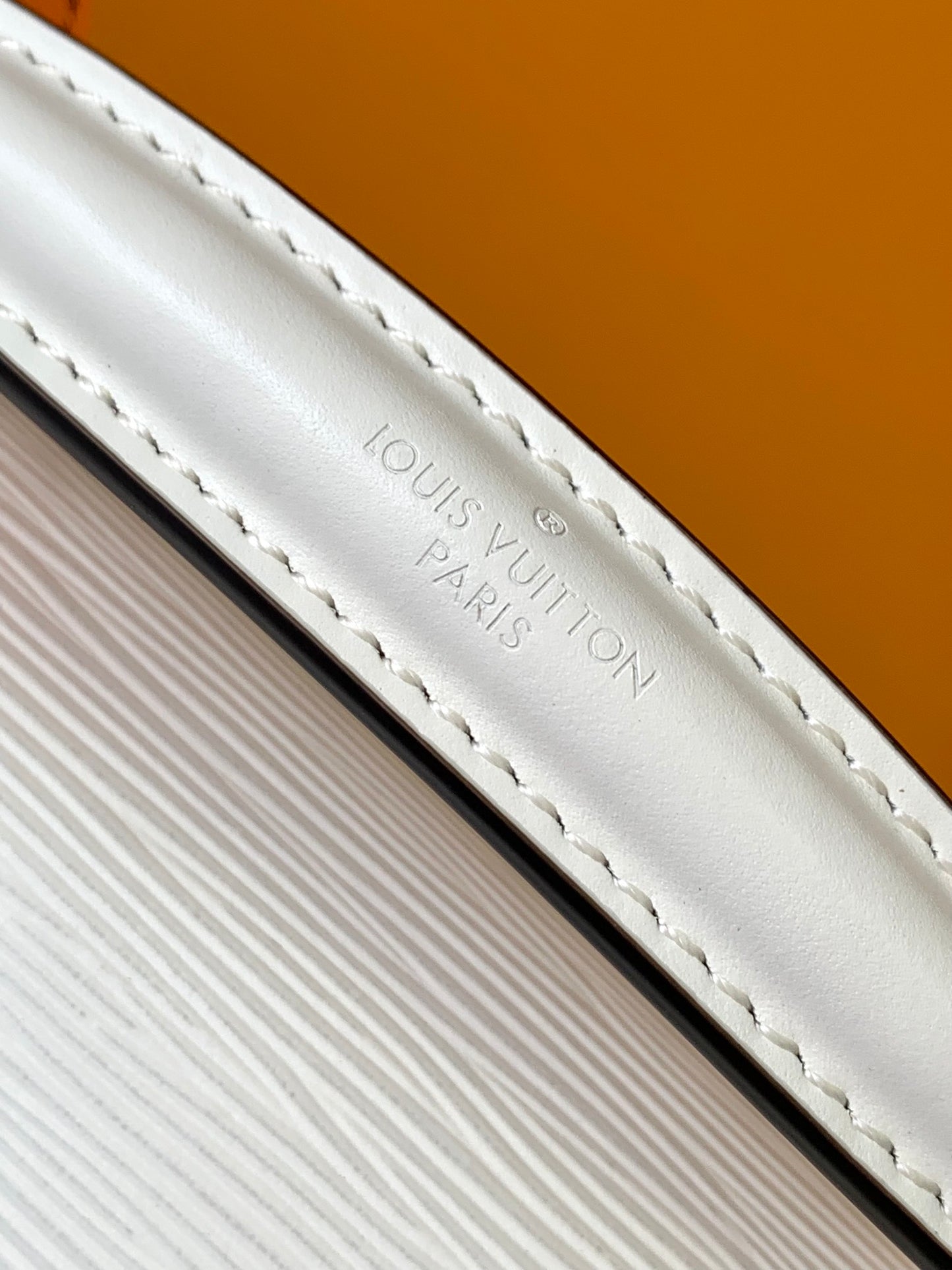 Louis Vuitton Elegant White Textured Leather Handbag with Top Handle and Strap