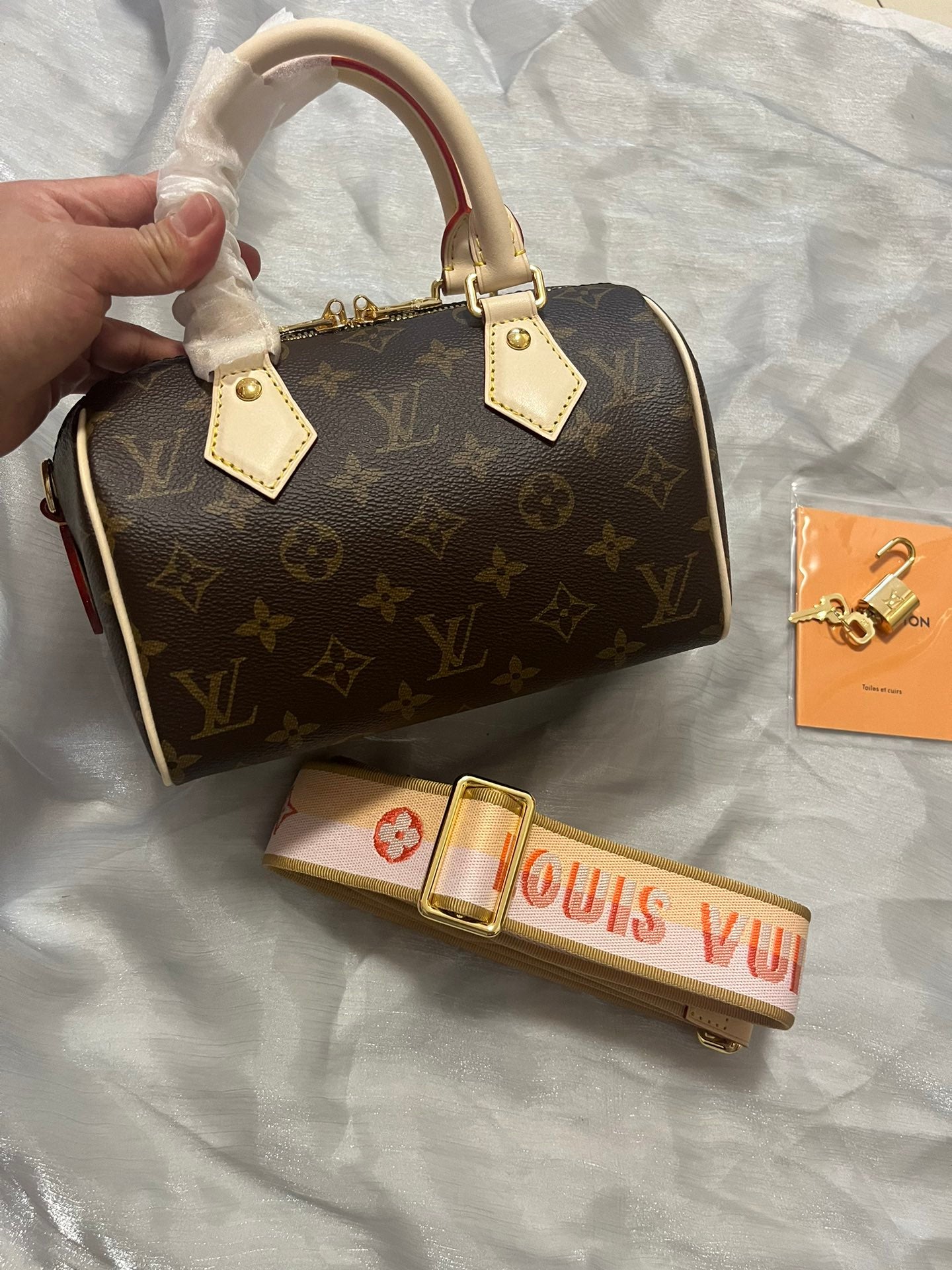 Louis Vuitton Speedy Bandoulière 20 Monogram Canvas Handbag