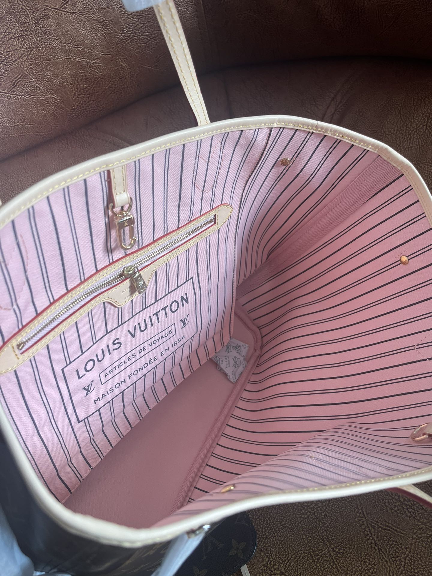 Louis Vuitton Monogram Neverfull MM Tote Bag with Detachable Pouch