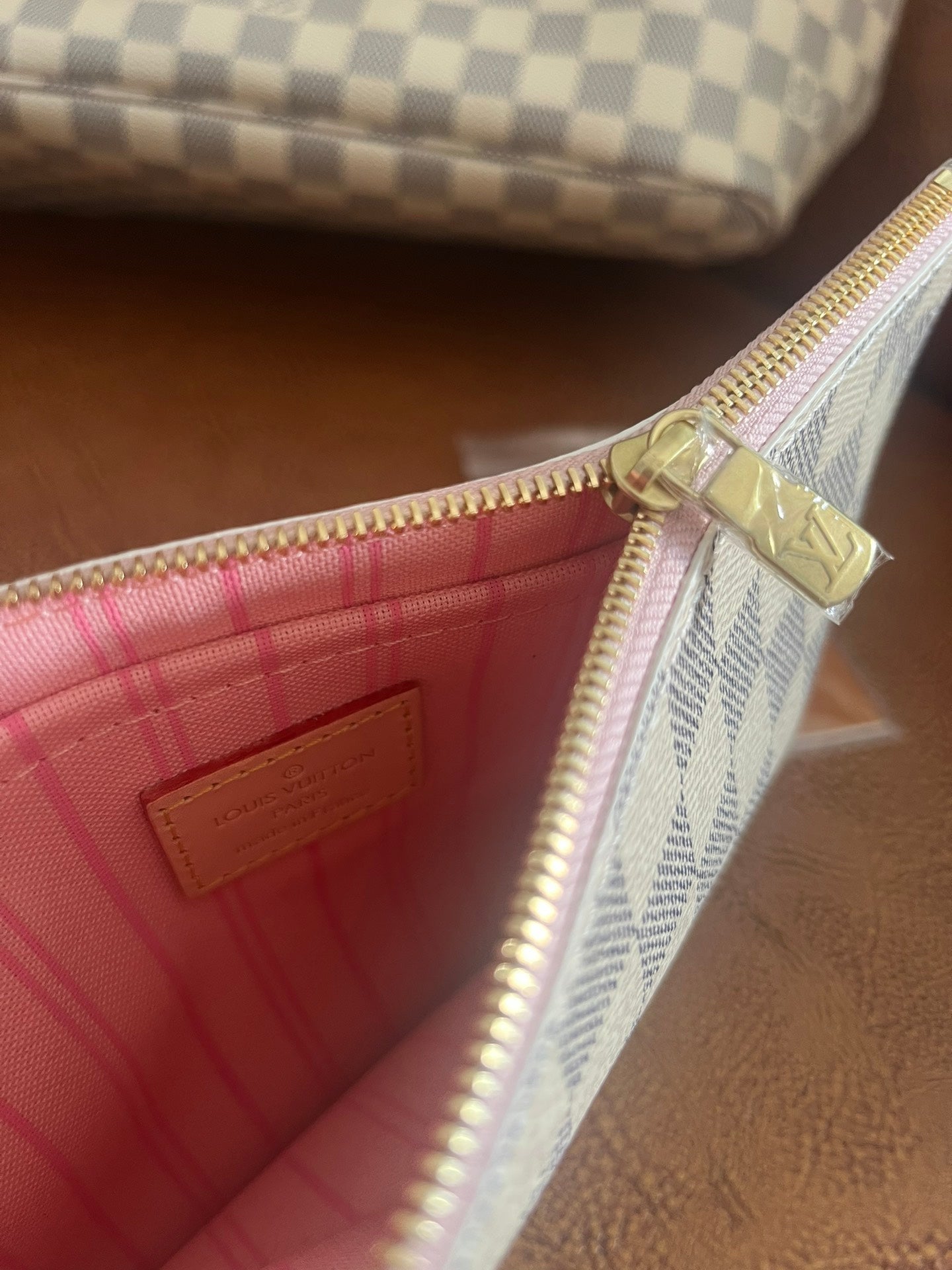 Louis Vuitton Classic Checkerboard Pattern Shoulder Tote Bag with Pouch