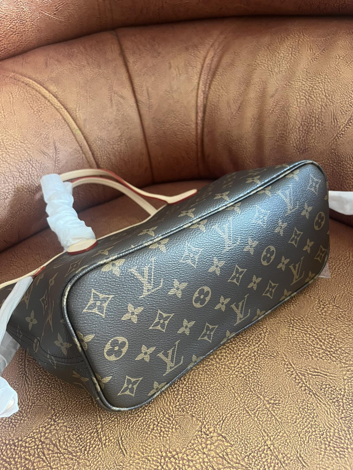 Louis Vuitton Neverfull MM Monogram Canvas Tote Bag with Pouch