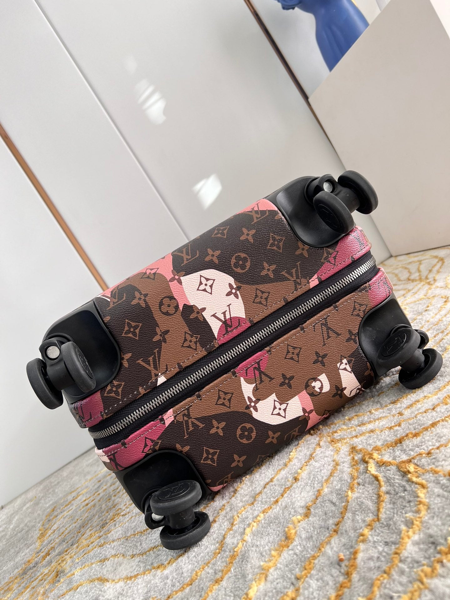 Modern Abstract Face Print Hardshell Spinner Luggage Suitcase
