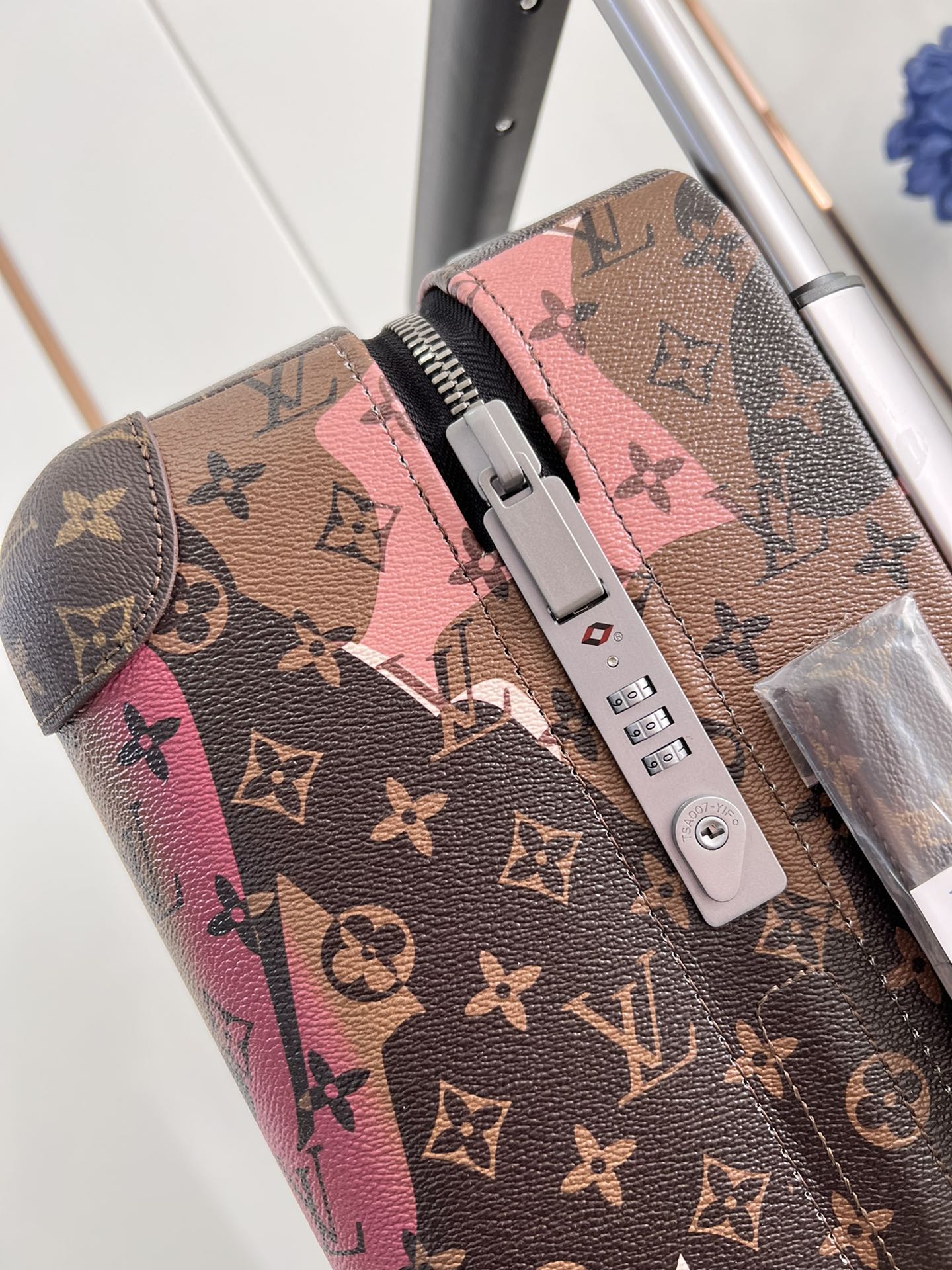 Modern Abstract Face Print Hardshell Spinner Luggage Suitcase
