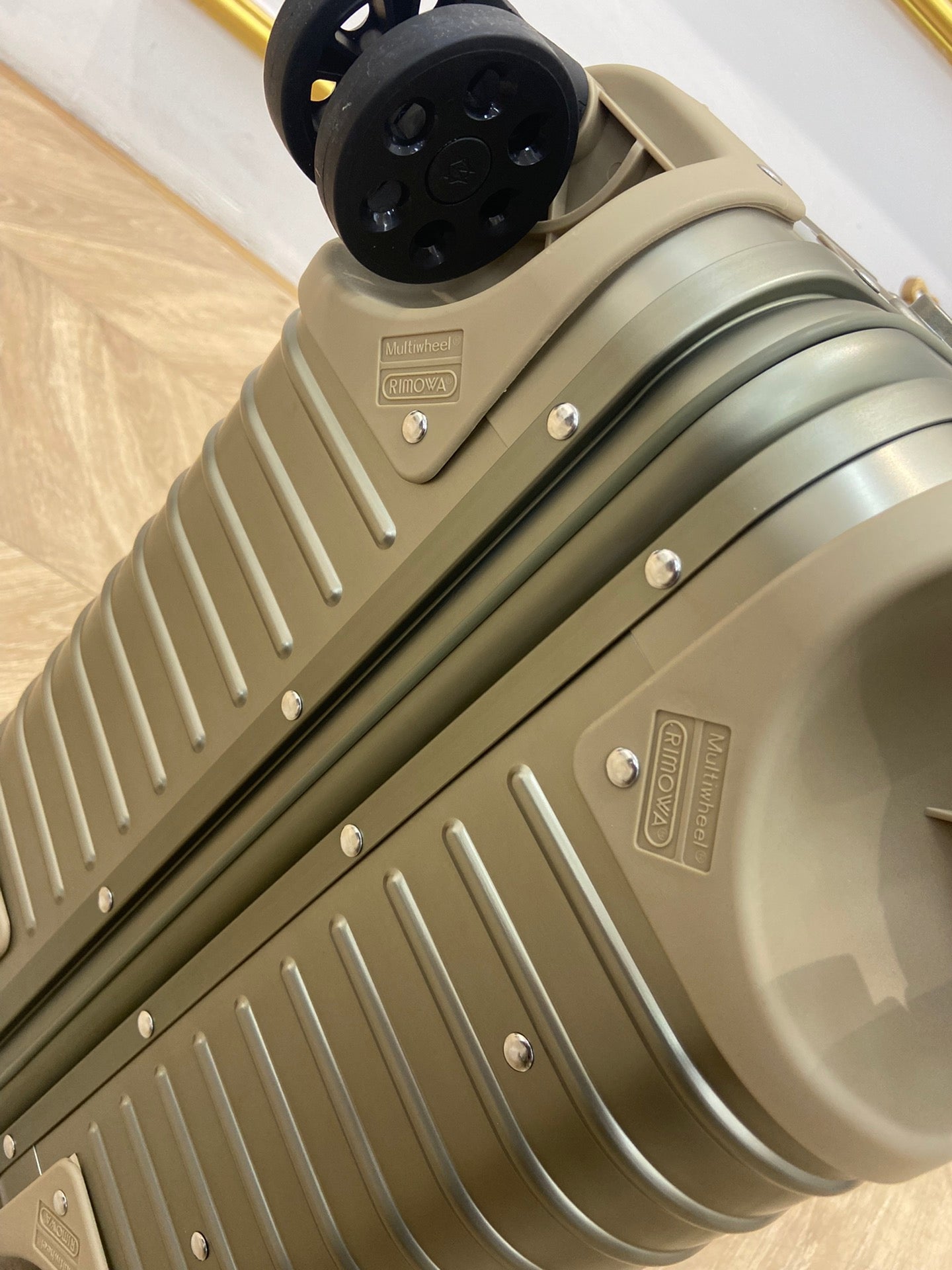 Luxury Champagne Gold Hard Shell Spinner Luggage Travel Suitcase