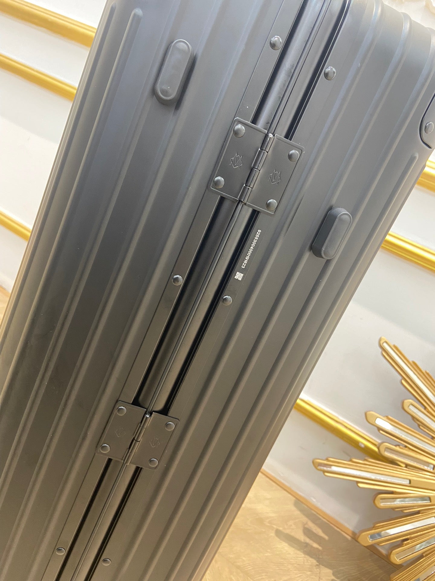 Sleek Matte Black Ribbed Hardside Spinner Travel Suitcase