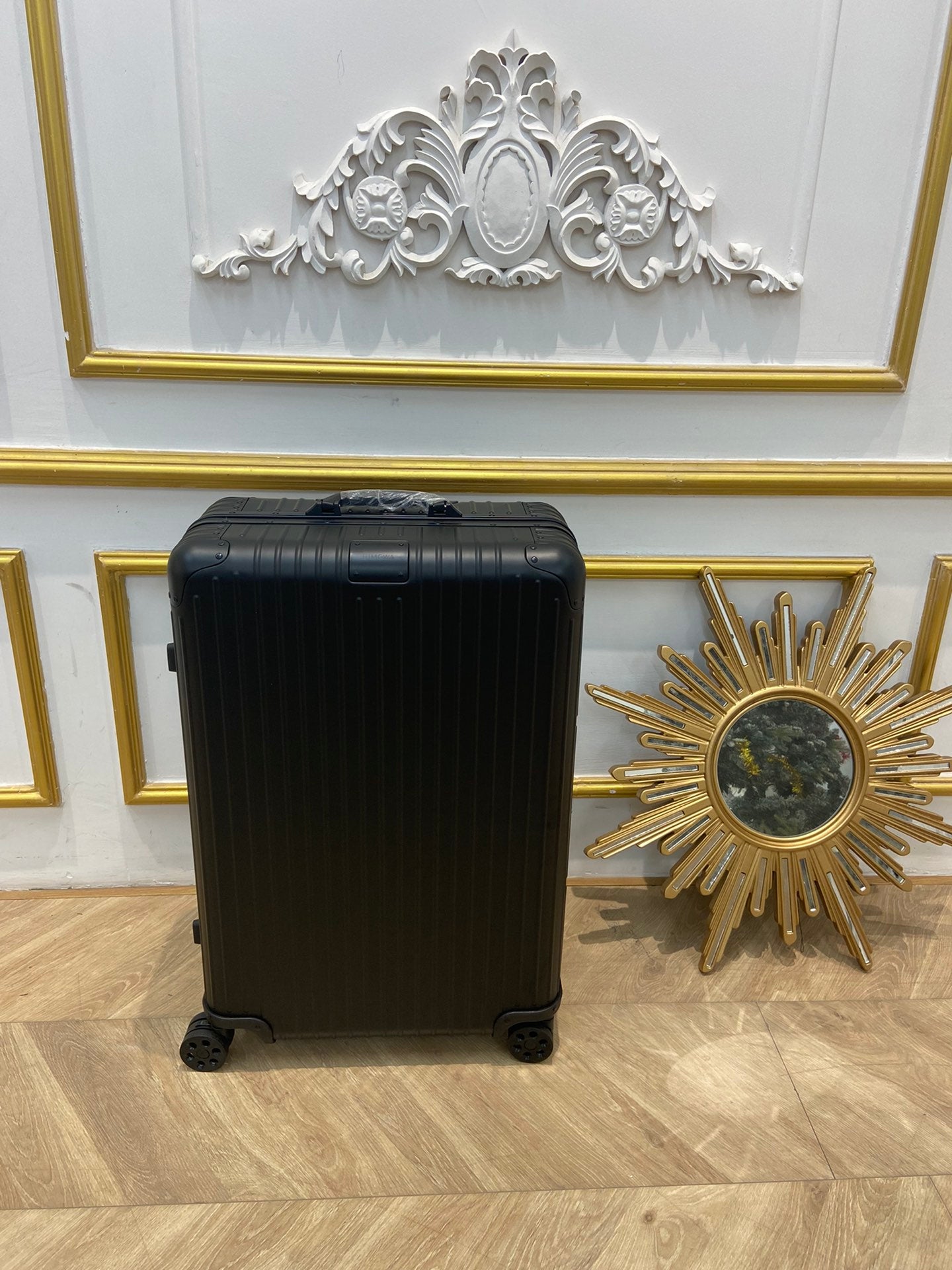 Sleek Matte Black Ribbed Hardside Spinner Travel Suitcase