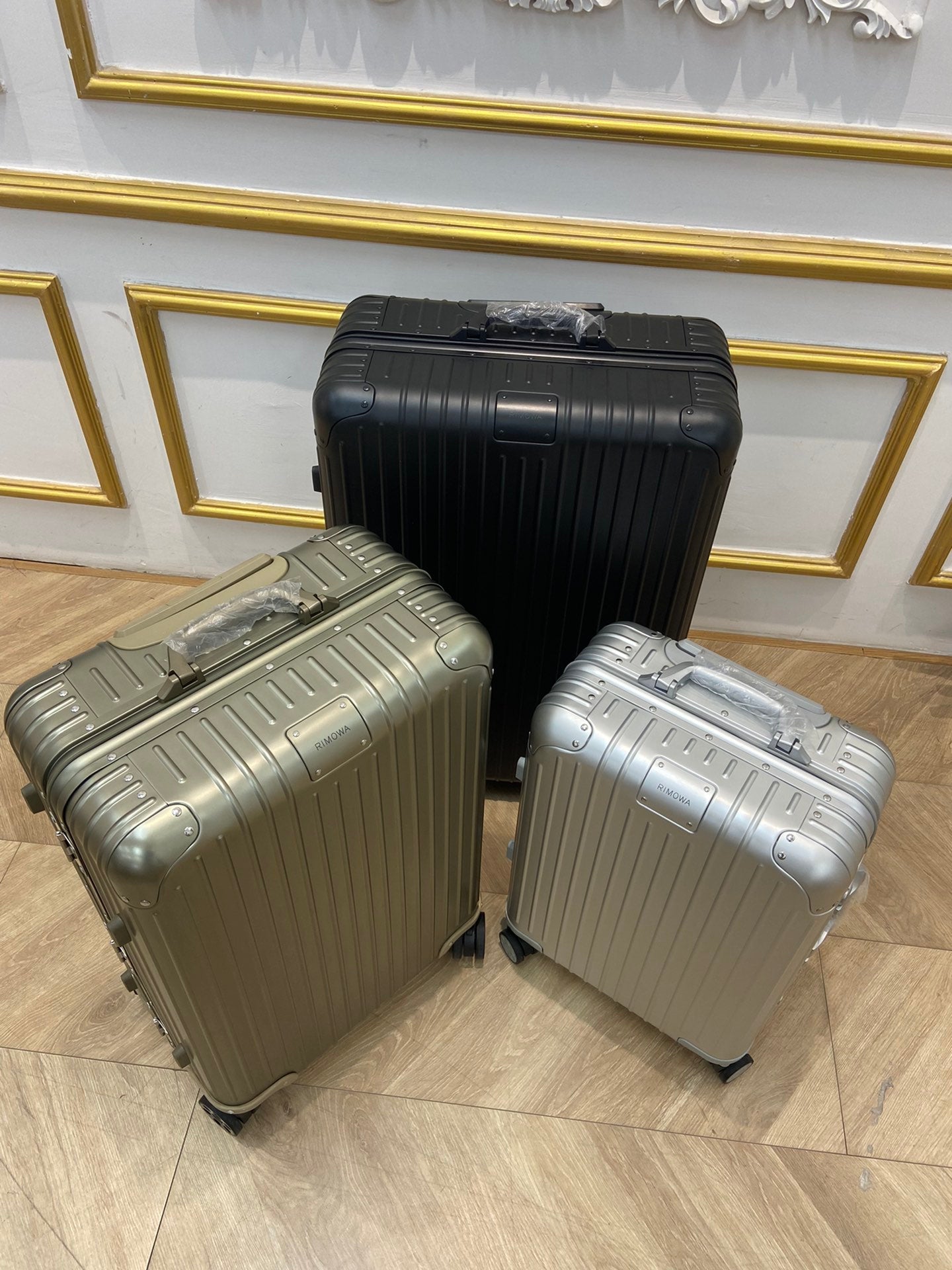 Modern 3-Piece Ribbed Hardshell Spinner Luggage Travel Set