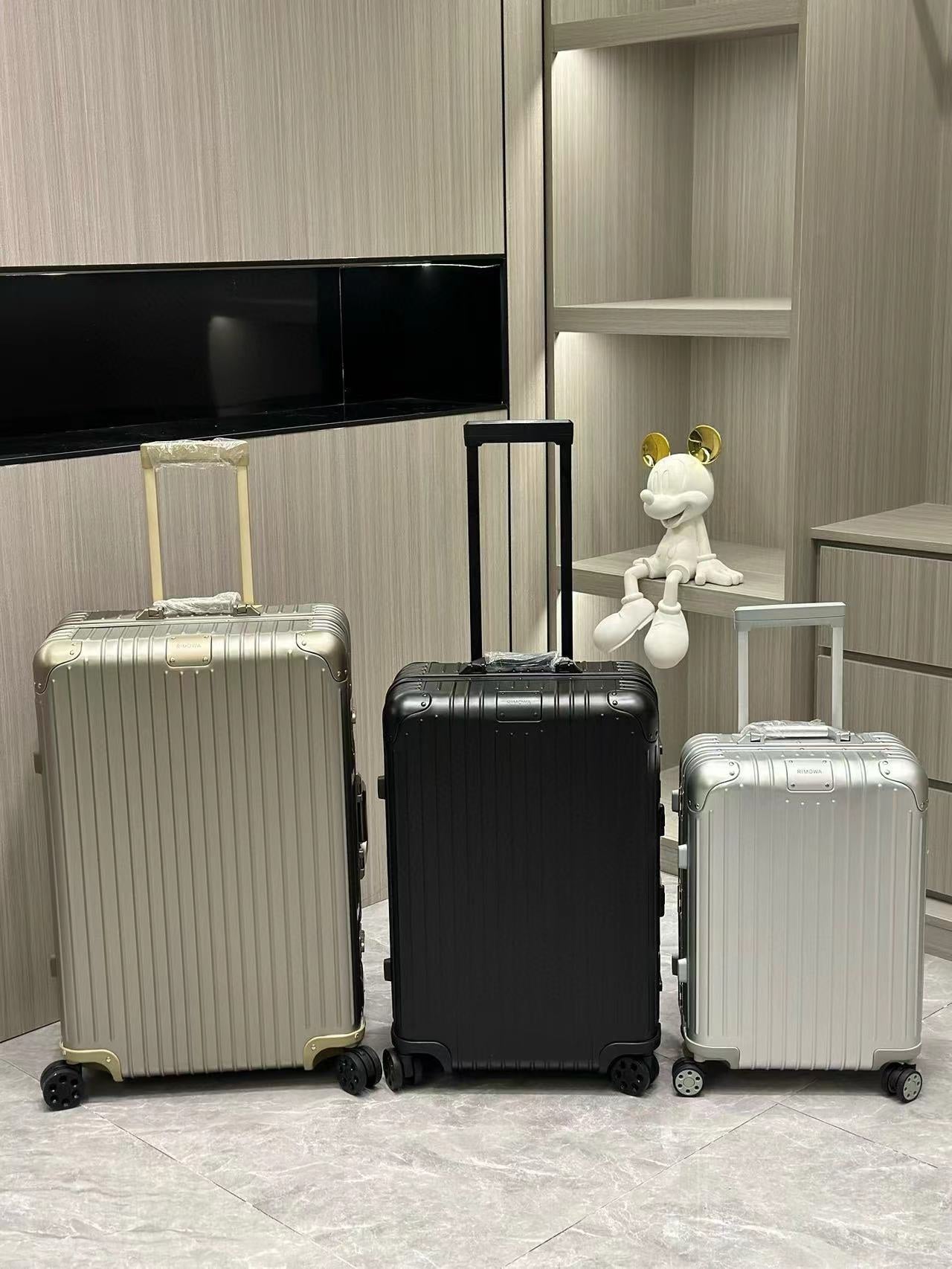 Modern Grooved Hardshell Spinner Suitcase Set for Travel