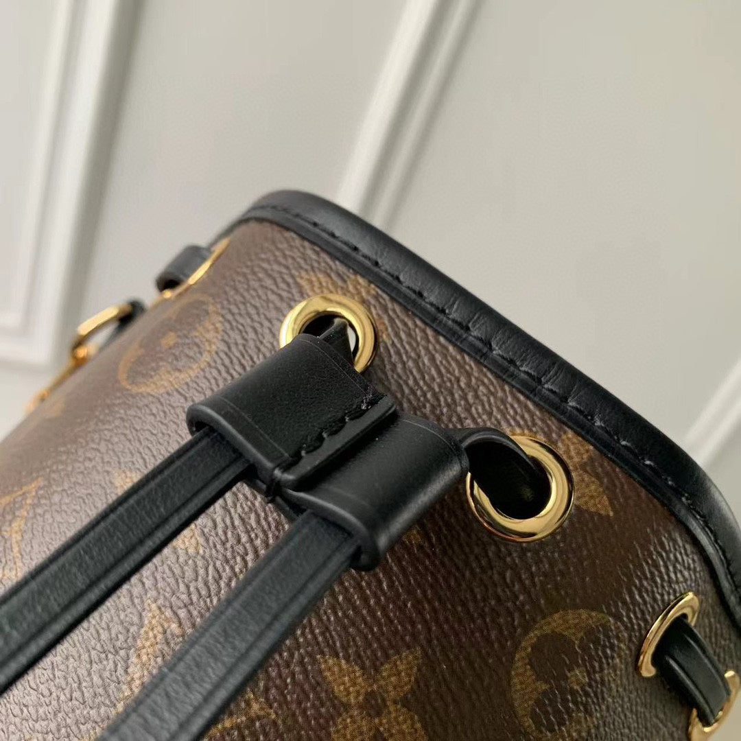 Louis Vuitton Luxury Monogram Drawstring Bucket Bag with Gold Chain and Leather Strap