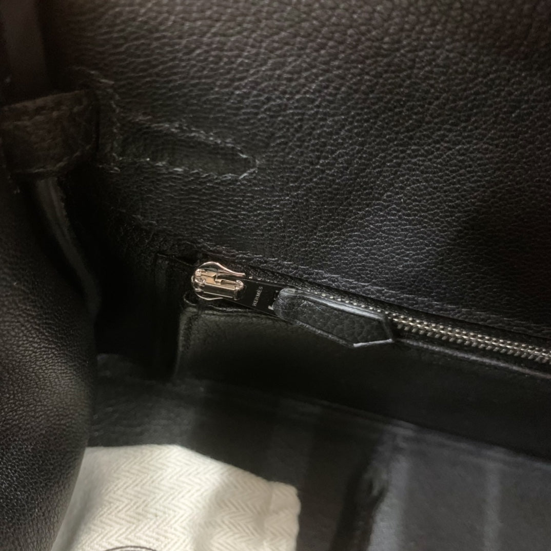 Elegant Black Leather Handbag with Silver Hardware - Classic Birkin Style Tote