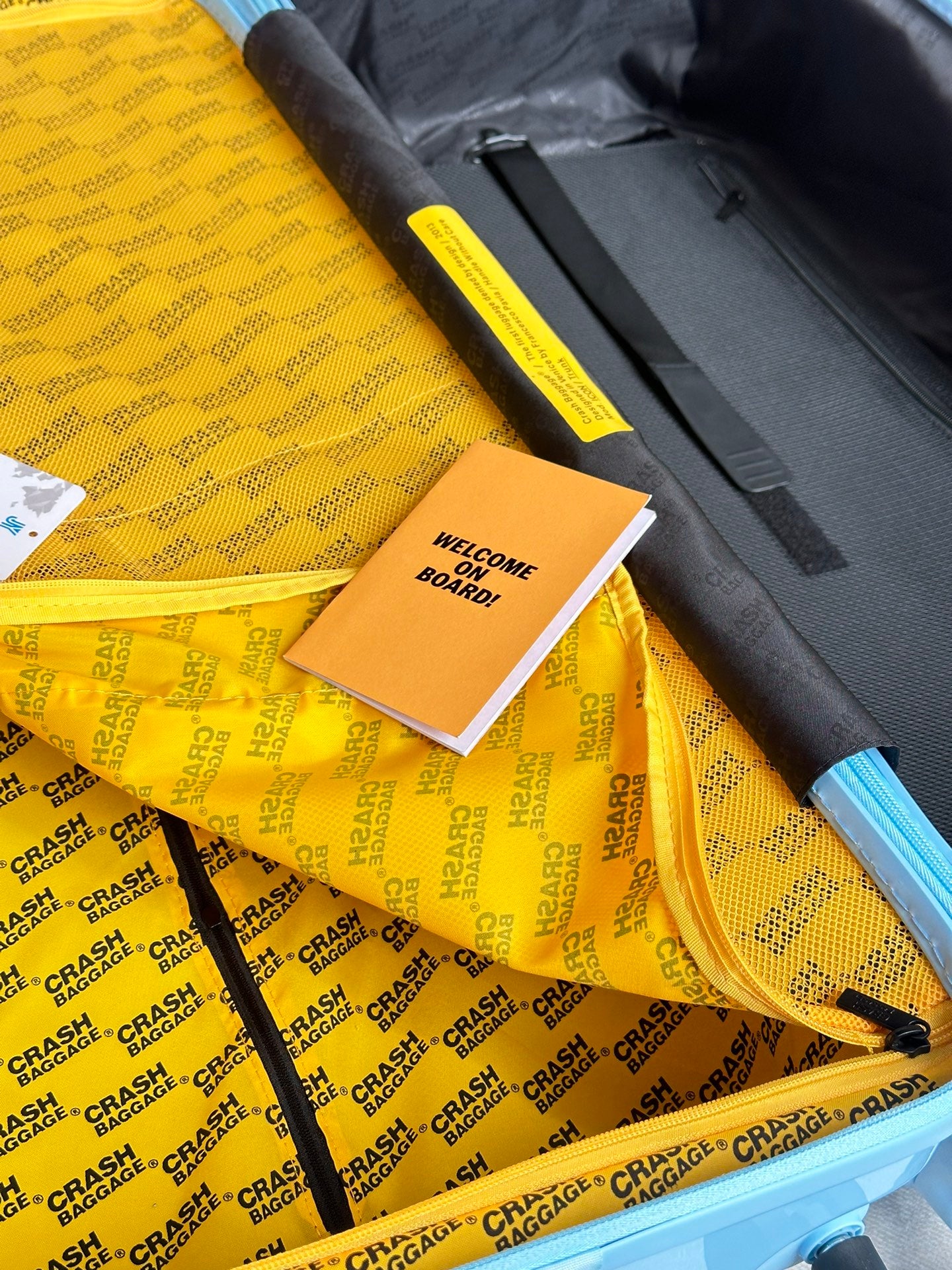 Modern Light Blue Hardside Spinner Suitcase with Yellow Interior Organizer