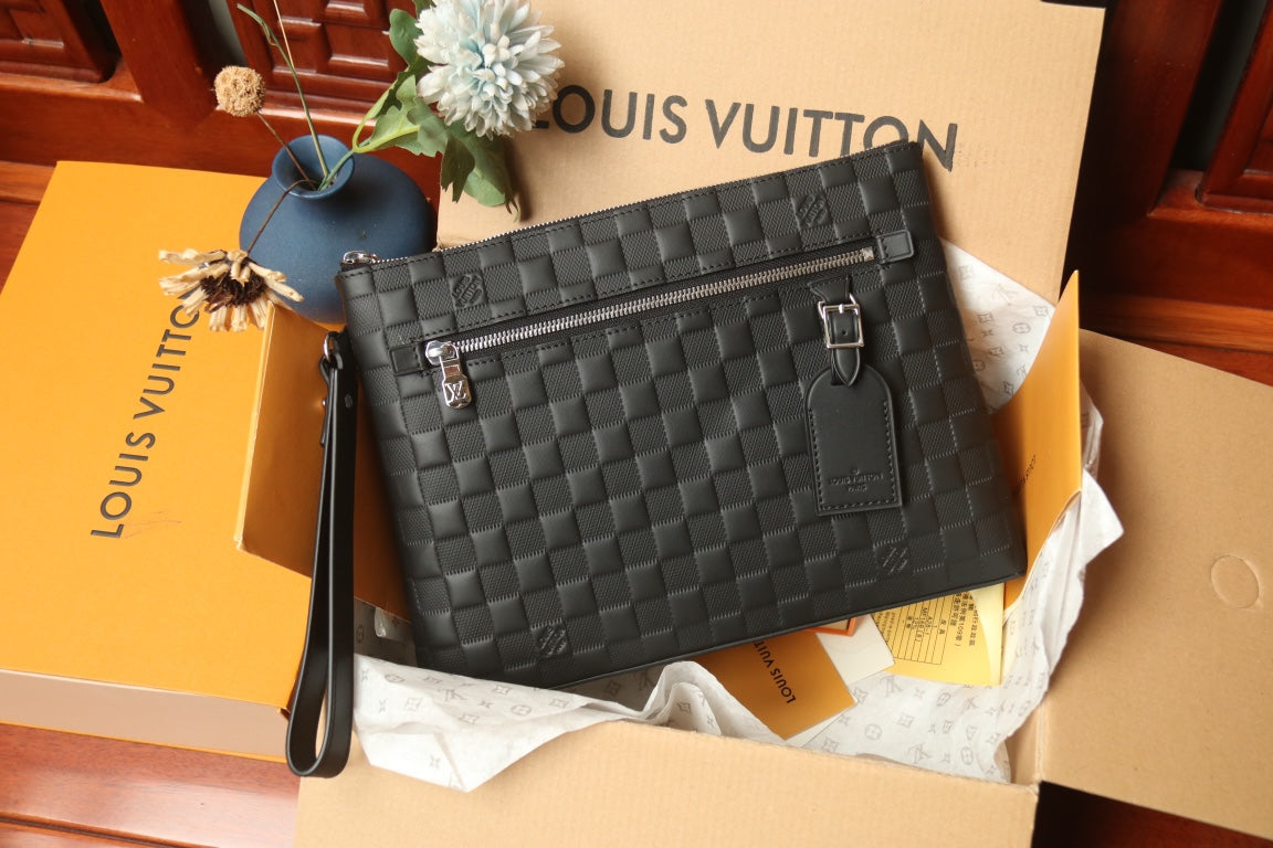 Louis Vuitton Damier Infini Leather Men's Pouch Clutch Bag - Black Onyx