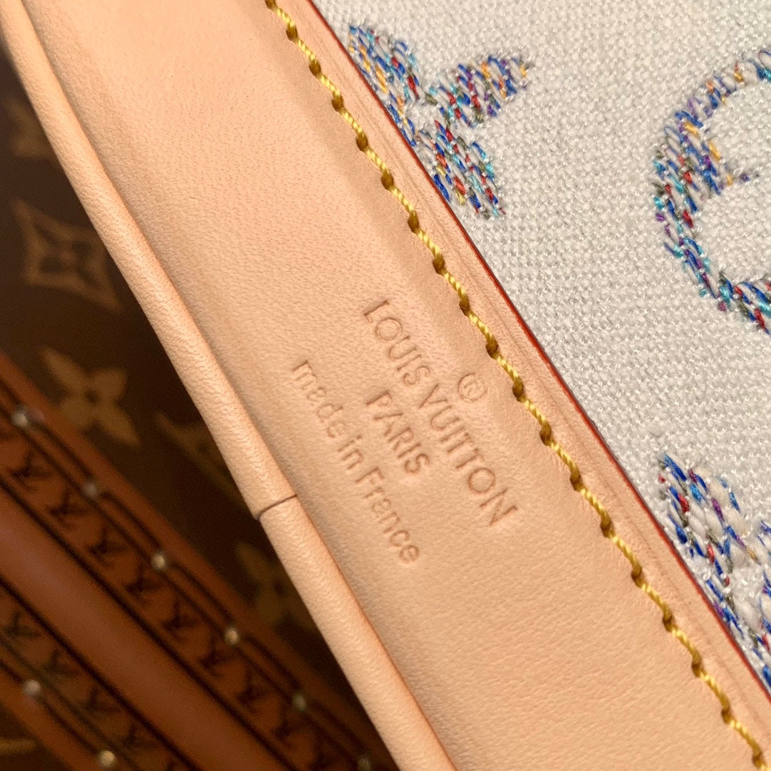 Louis Vuitton Luxury White Monogram Mini Bucket Bag with Gold Chain and Leather Trim