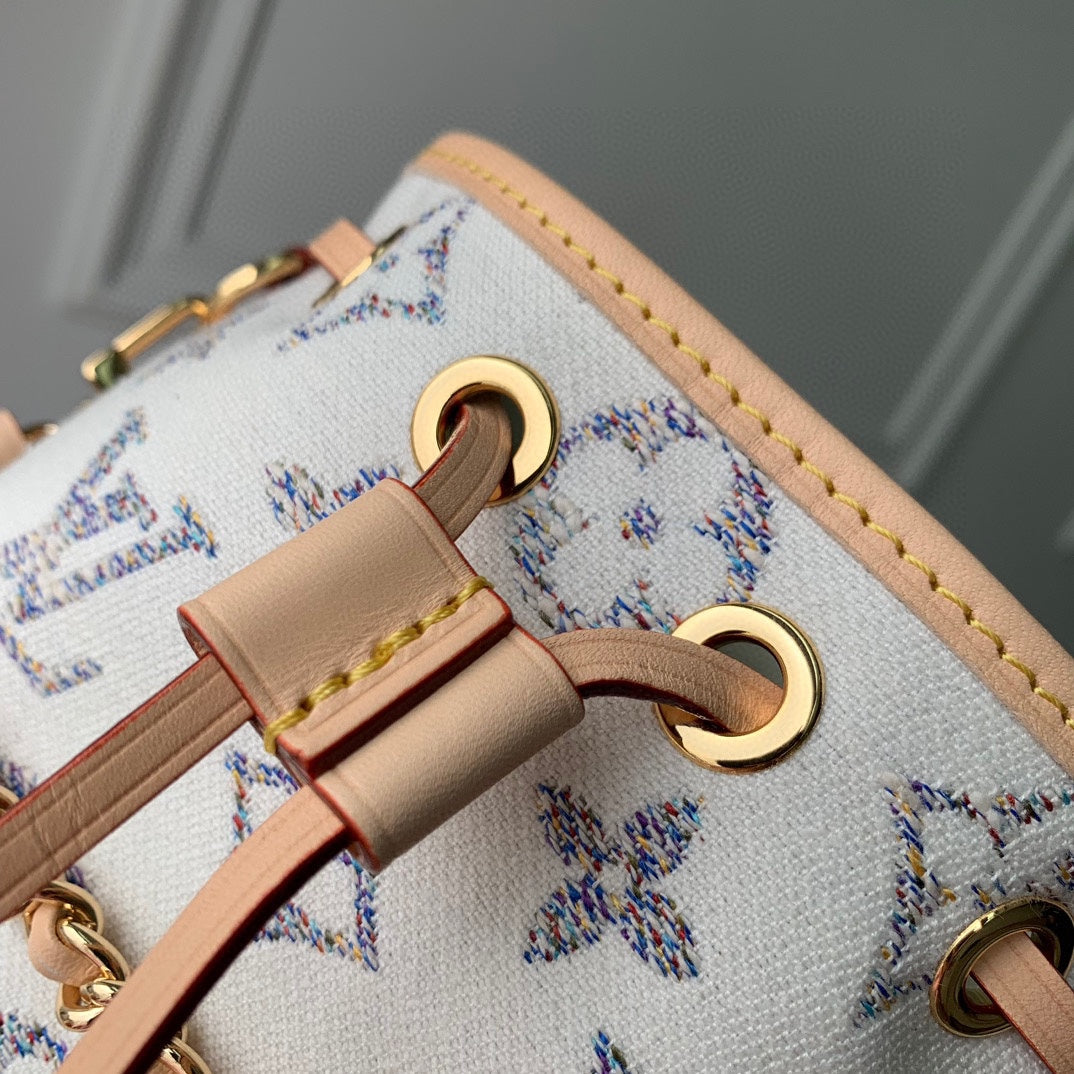 Louis Vuitton Luxury White Monogram Mini Bucket Bag with Gold Chain and Leather Trim
