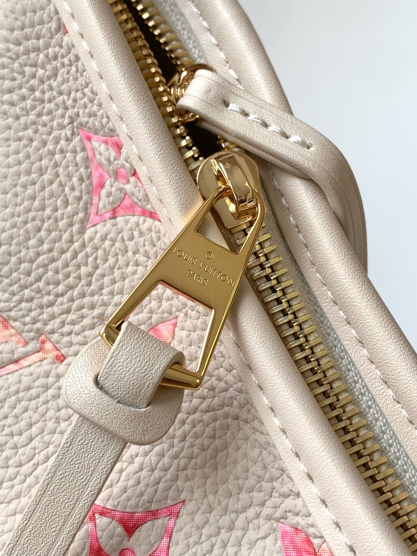 Louis Vuitton Elegant Pastel Pink Monogram Hobo Shoulder Bag for Women