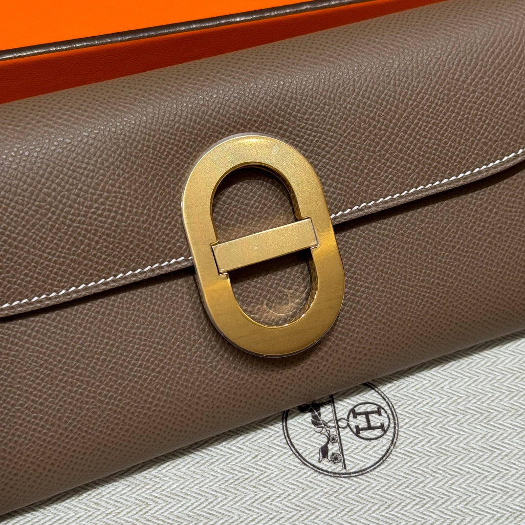 Hermès In-the-Loop Clutch Bag - Etoupe Leather with Gold Hardware
